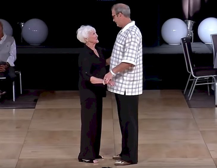 Ellen Taylor et Sam West | Photo : YouTube/Bruce Gleason