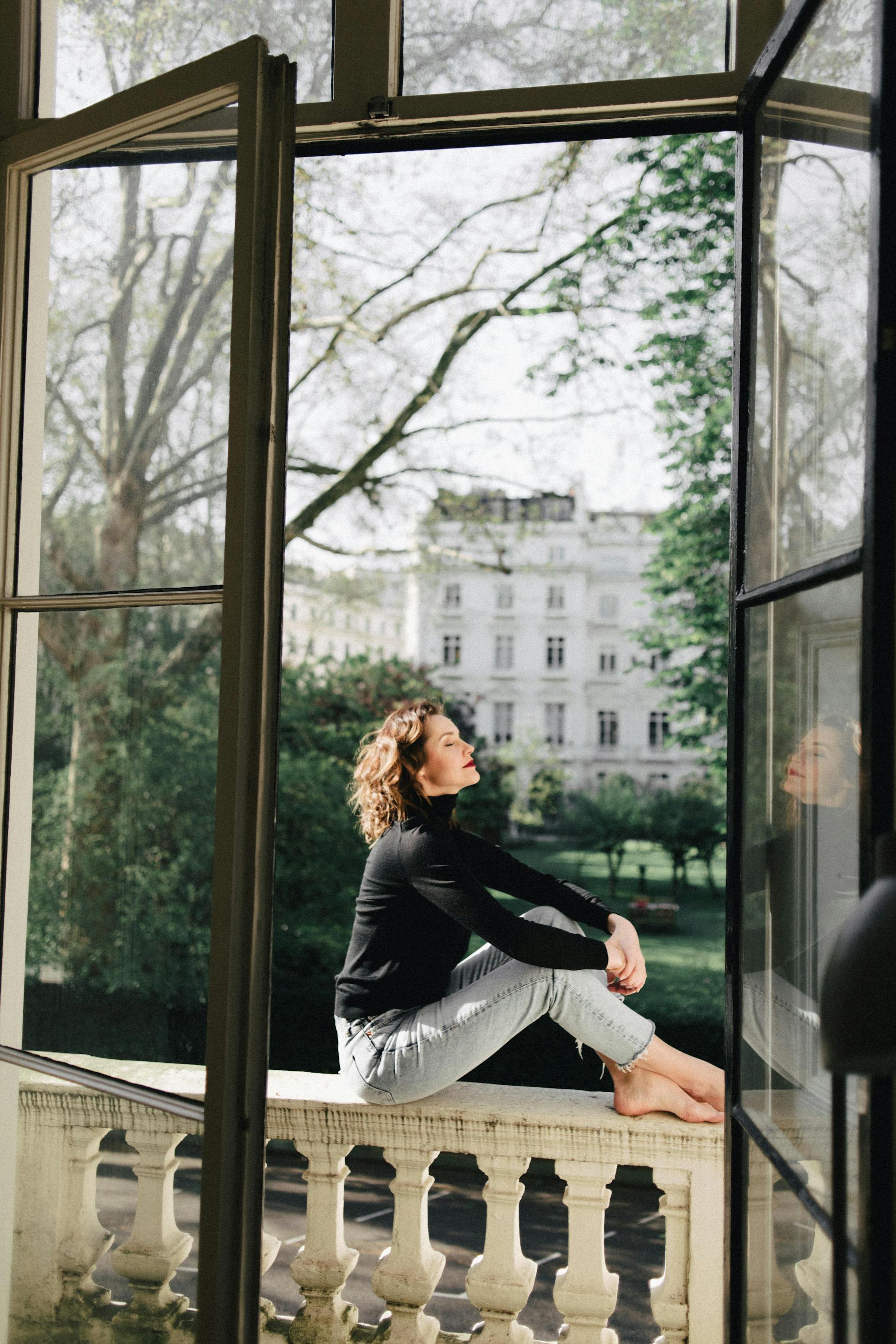 A woman sitting on a balcony | Source: Pexels