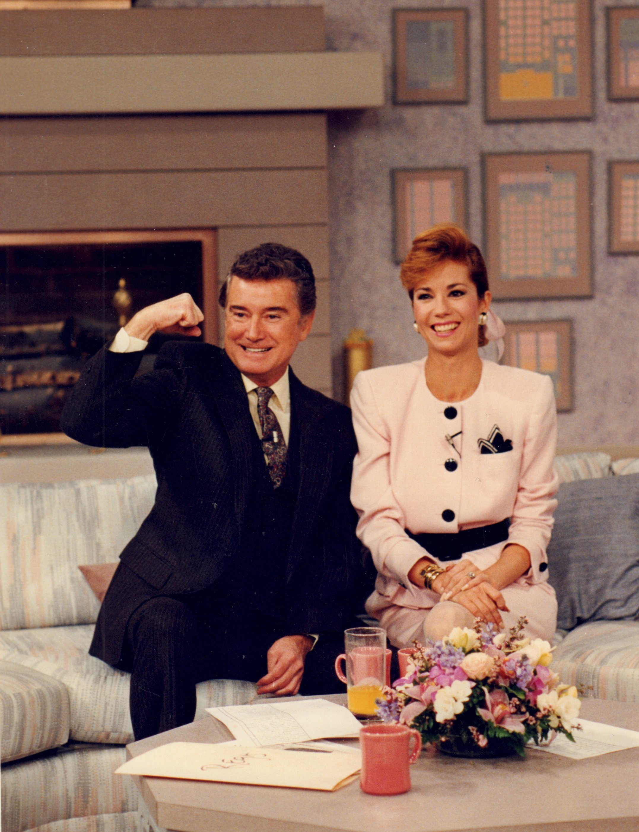 Regis Philbin and Kathie Lee Gifford captured on the set of "Live with Regis and Kathie Lee" on April 25, 1988 | Source: Getty Images