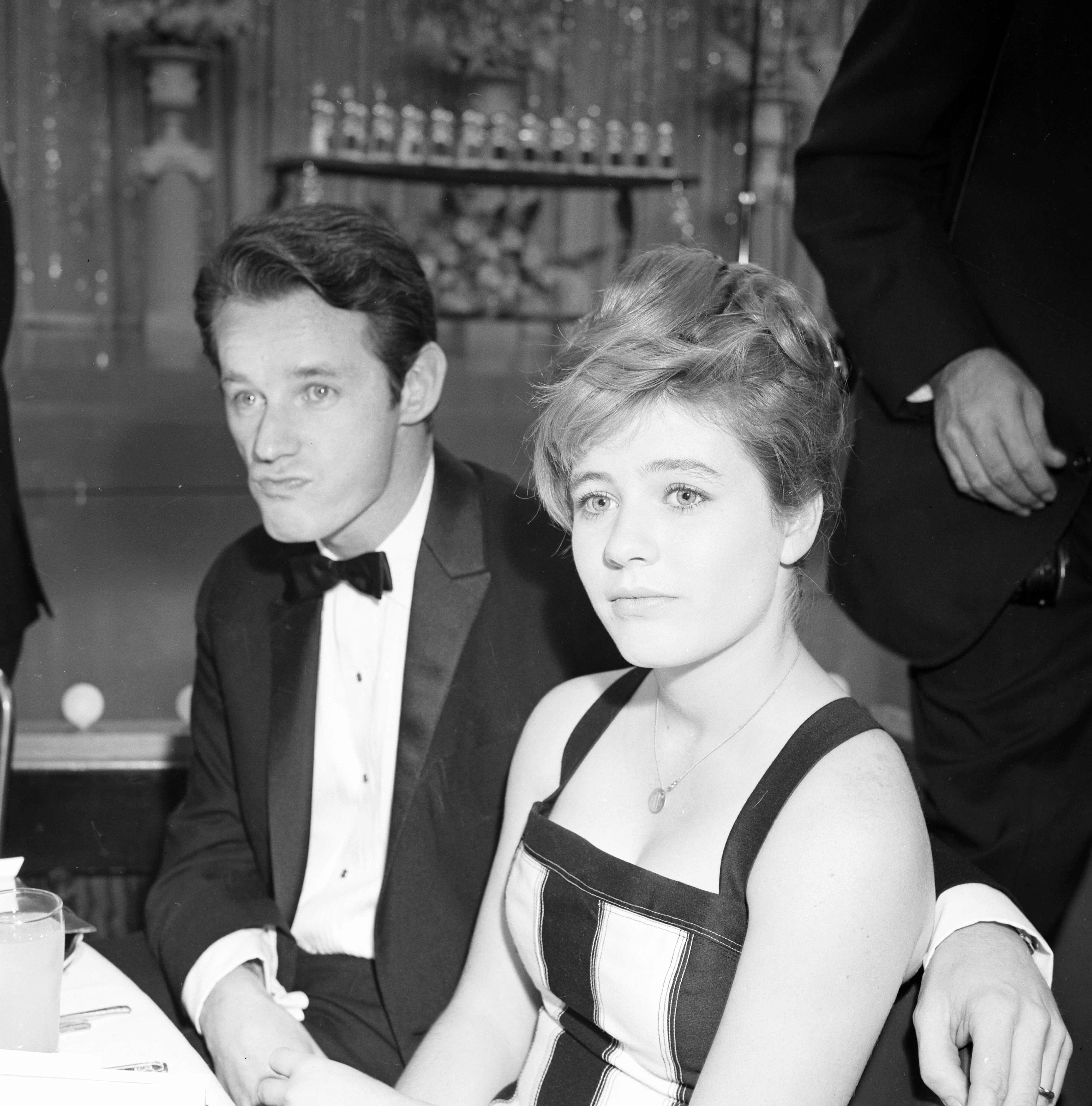 Patty Duke and Harry Falk at a party in Los Angeles, in 1966. | Source: Getty Images