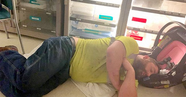 Sara Duncans Ehemann Joe schläft während eines Arztbesuchs im Krankenhaus auf dem Boden. | Quelle: Facebook.com/sara.duncan.77