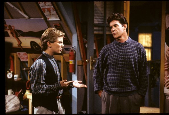 Jeremy Miller and Alan Thicke on set of popular Tv show, Growing Pains | Photo: Getty Images