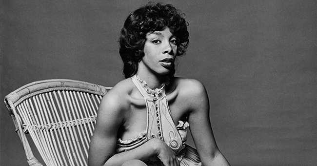 Donna Summer posing for a photo.| Photo: Getty Images.