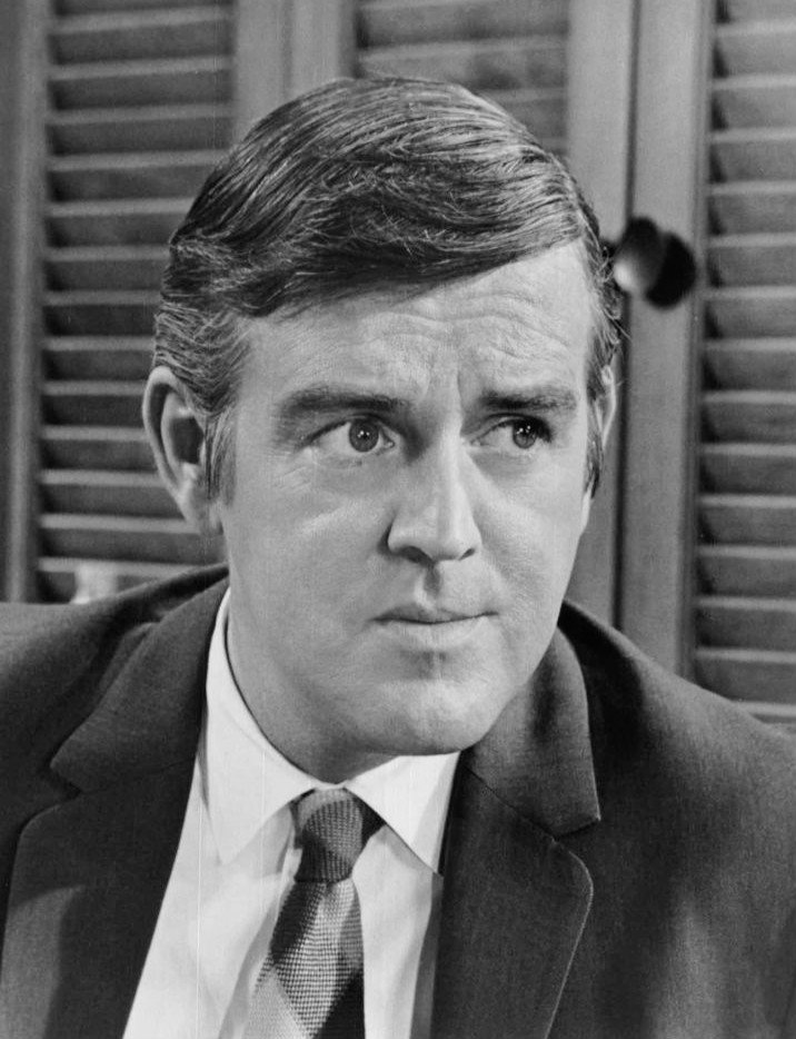 Publicity photo of Jack Burns in 1971 from the television program "Getting Together." | Source: Wikimedia Commons.