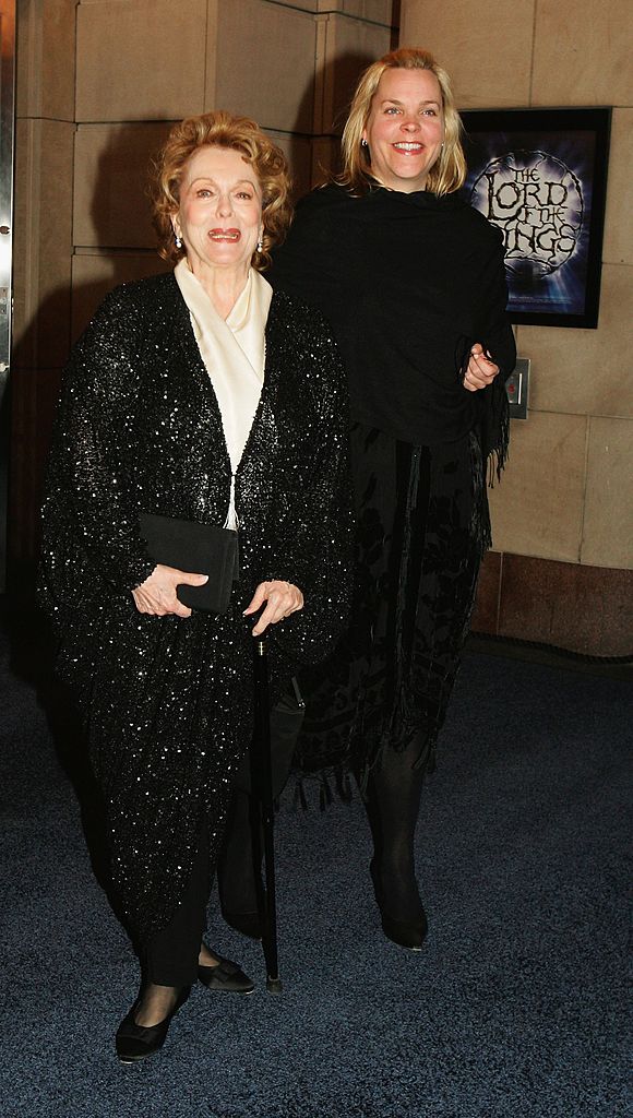 Shirley Douglas and her daughter Rachel Sutherland arrive at the gala premiere 'Lord of the Rings' play on March 24, 2006 in Toronto, Canada | Photo: GettyImages