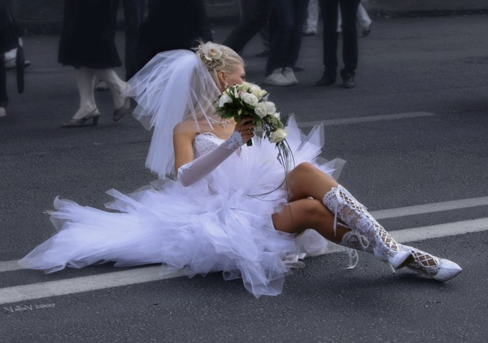 Bride is sitting on the road | Source: Shutterstock