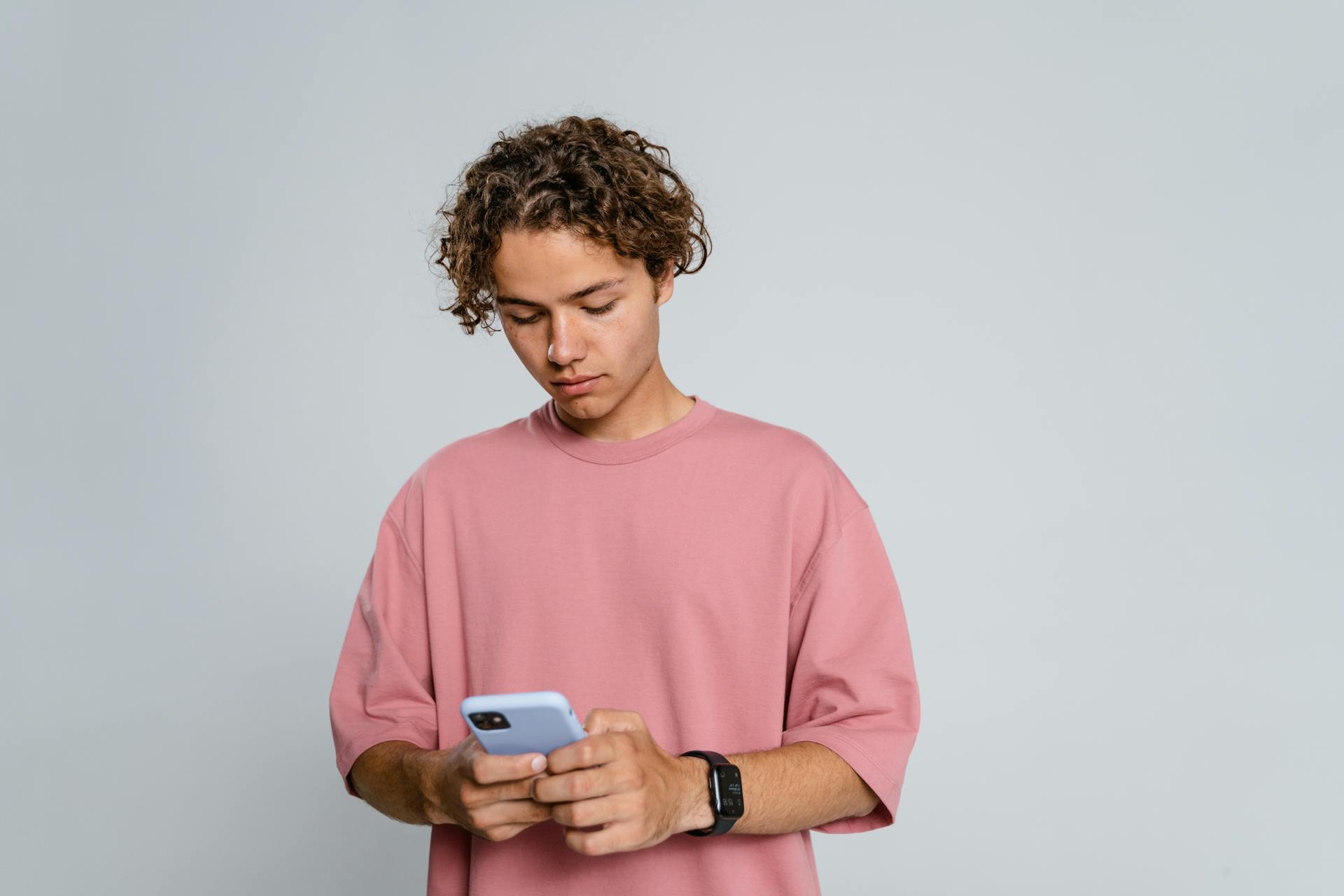 A young man using his phone | Source: Pexels