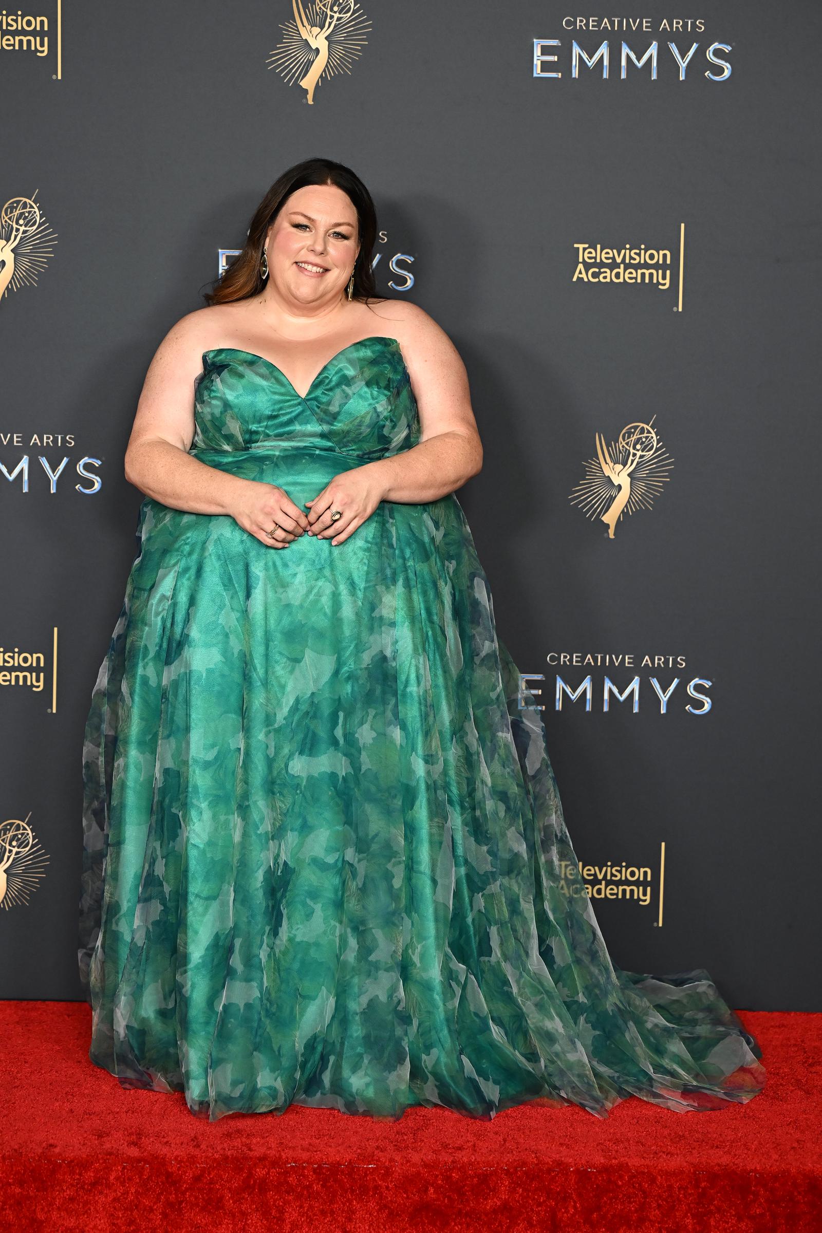 At the Creative Arts Emmy Awards, Metz wore a green strapless gown with a full skirt. By this point, she had already said she was working consistently on strength training.