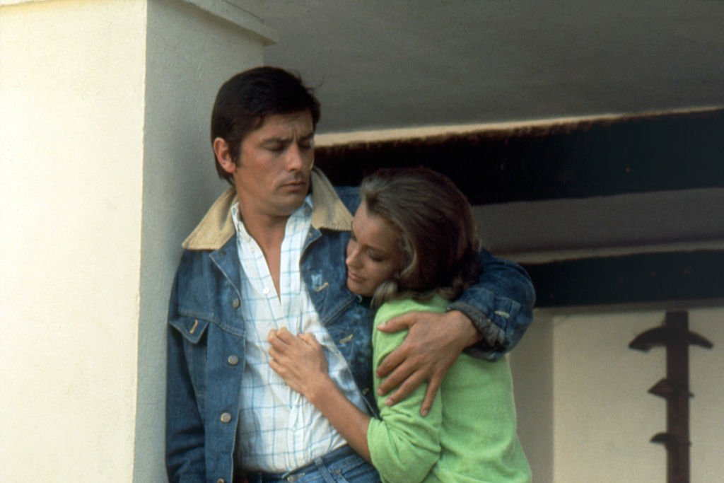 Alain Delon et Romy Schneider dans le film ʺLa Piscineʺ. | source : Getty Images