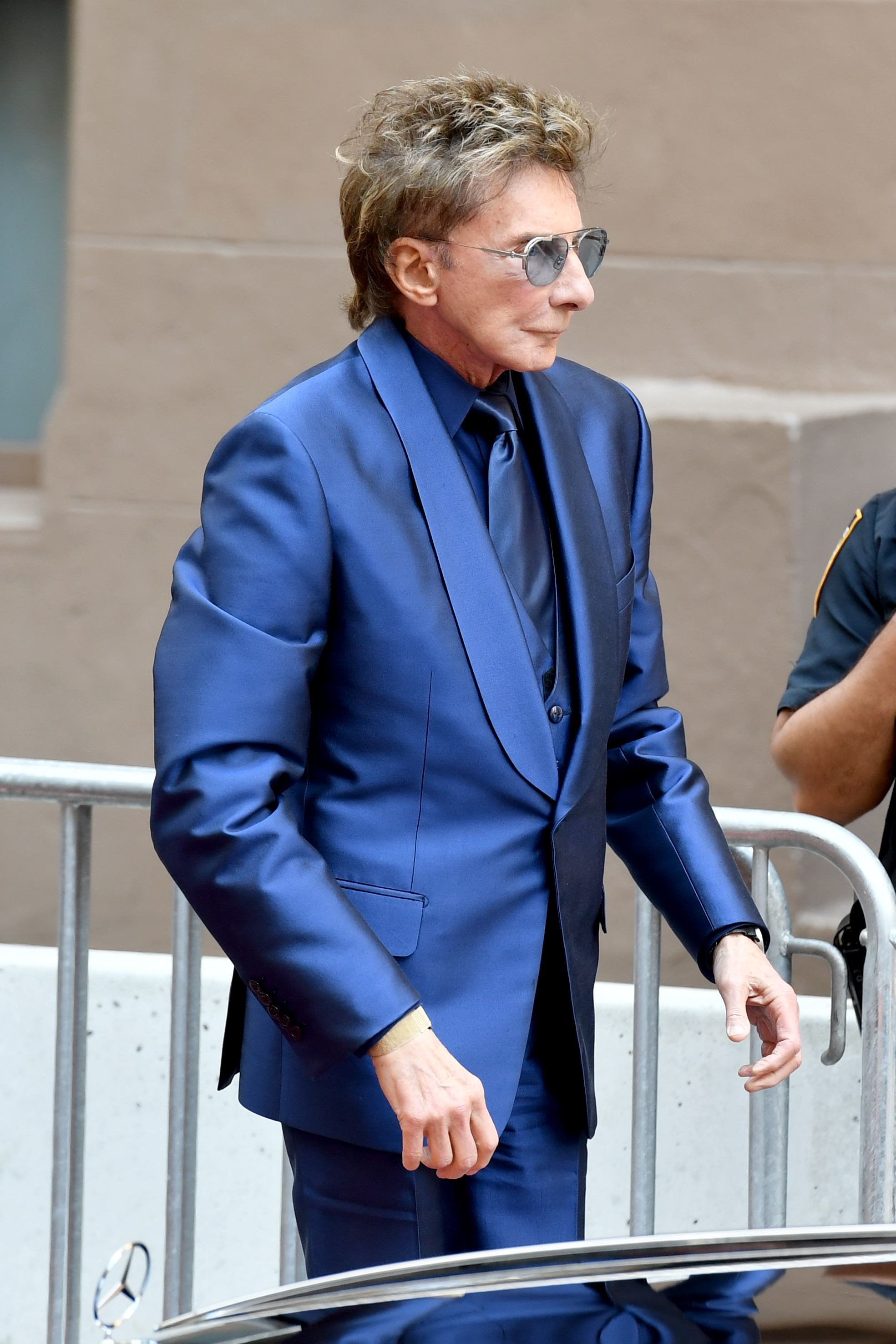 Barry Manilow and Clive Davis shared a decades-long connection through the music industry, with both becoming enduring figures in American pop music. | Source: Getty Images