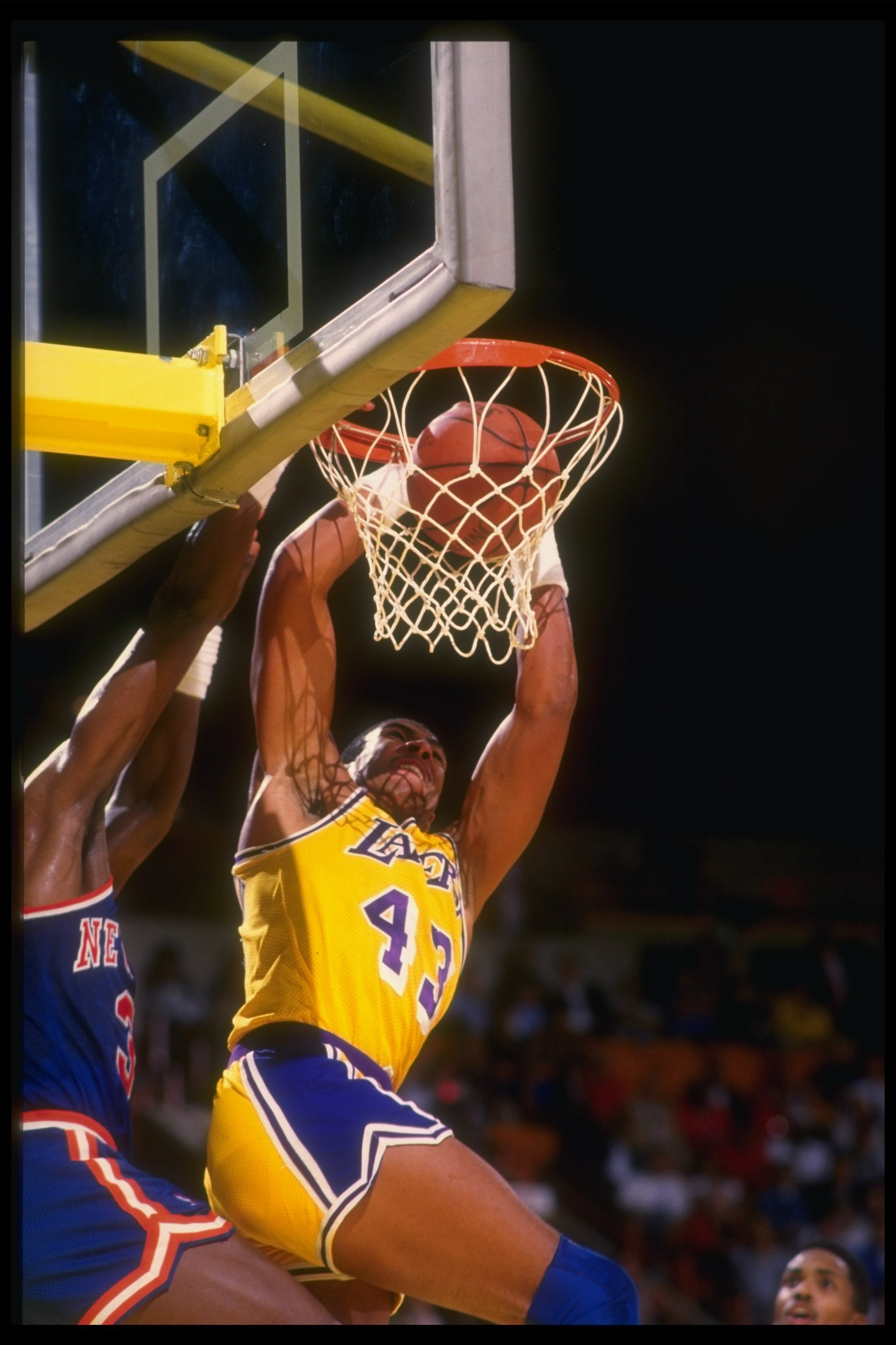 Mychal Thompson of the Los Angeles Lakers sinks the ball against the Dallas Mavericks in 1987. | Source: Getty Images
