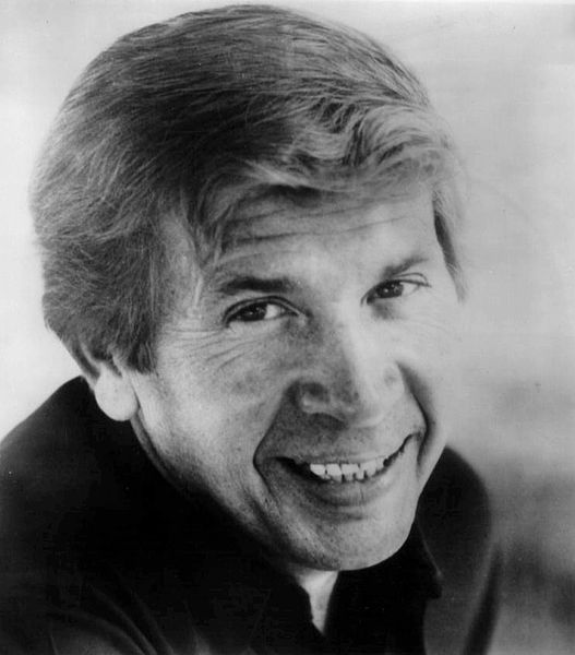 Publicity photo of singer Buck Owens. | Source: Wikimedia Commons