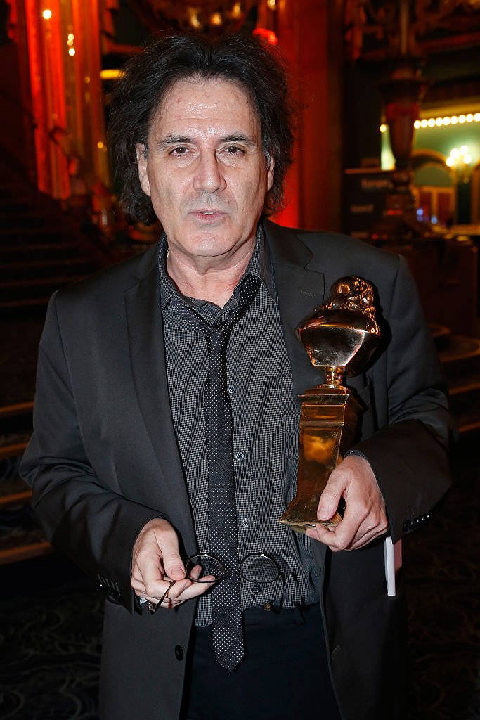 Eric Assous vainqueur du "Moliere de l'auteur Francophone Vivant" en 2015. | Photo : Getty Images
