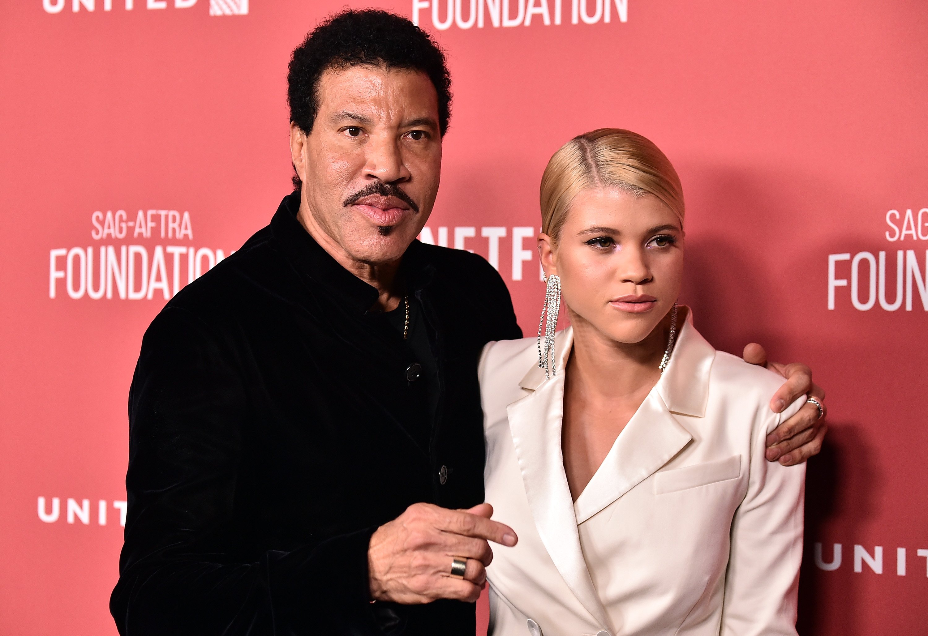 Legendary singer Lionel Richie and daughter Sofia Richie attend the SAG-AFTRA Foundation Patron of the Artists Awards 2017 on November 9, 2017. | Photo: Getty Images