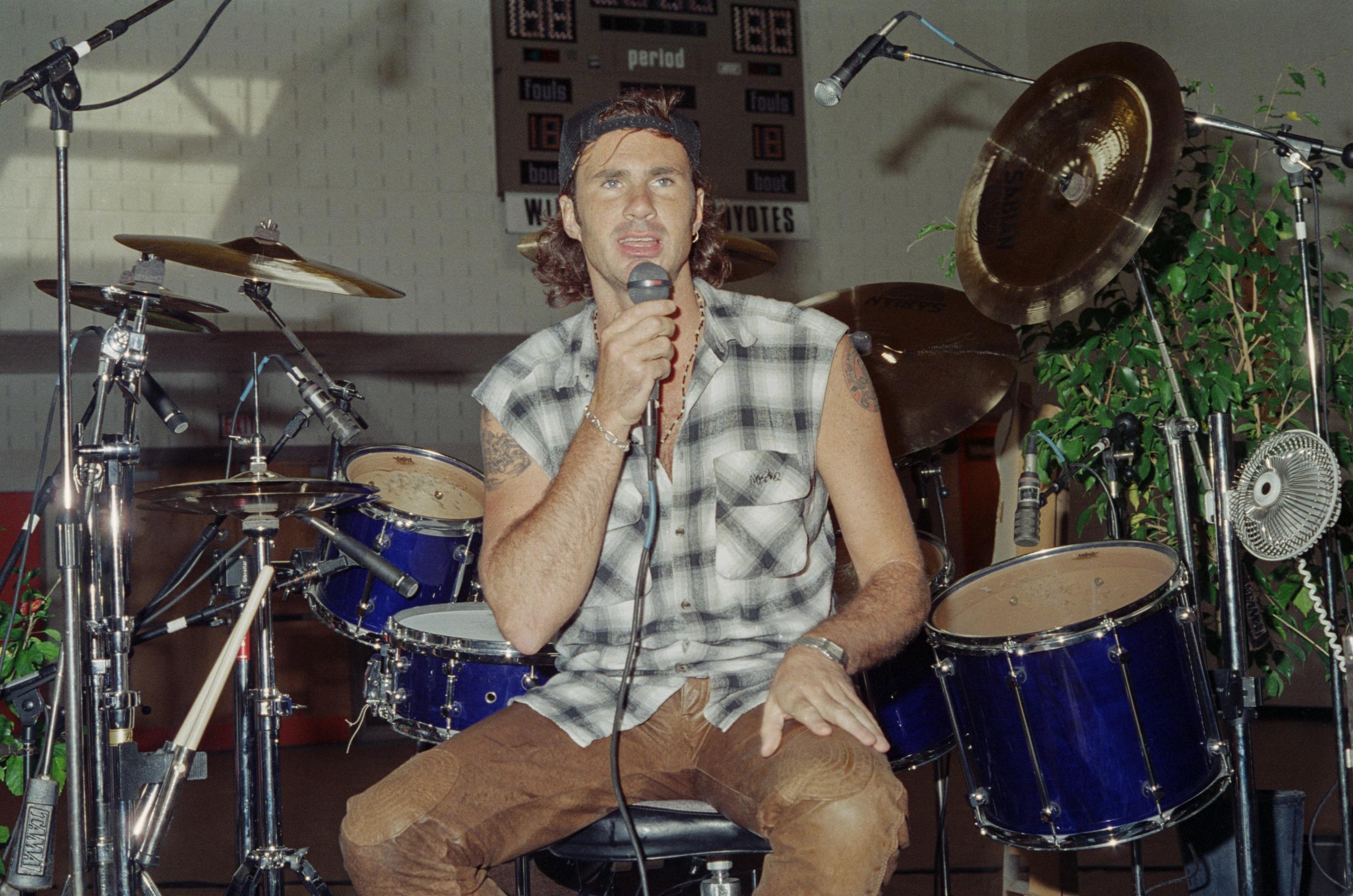 Red Hot Chili Peppers drummer Chad Smith performs during a clinic at California Drum Shop in Bethlehem, Pennsylvania on September 25, 1993. | Source: Getty Images