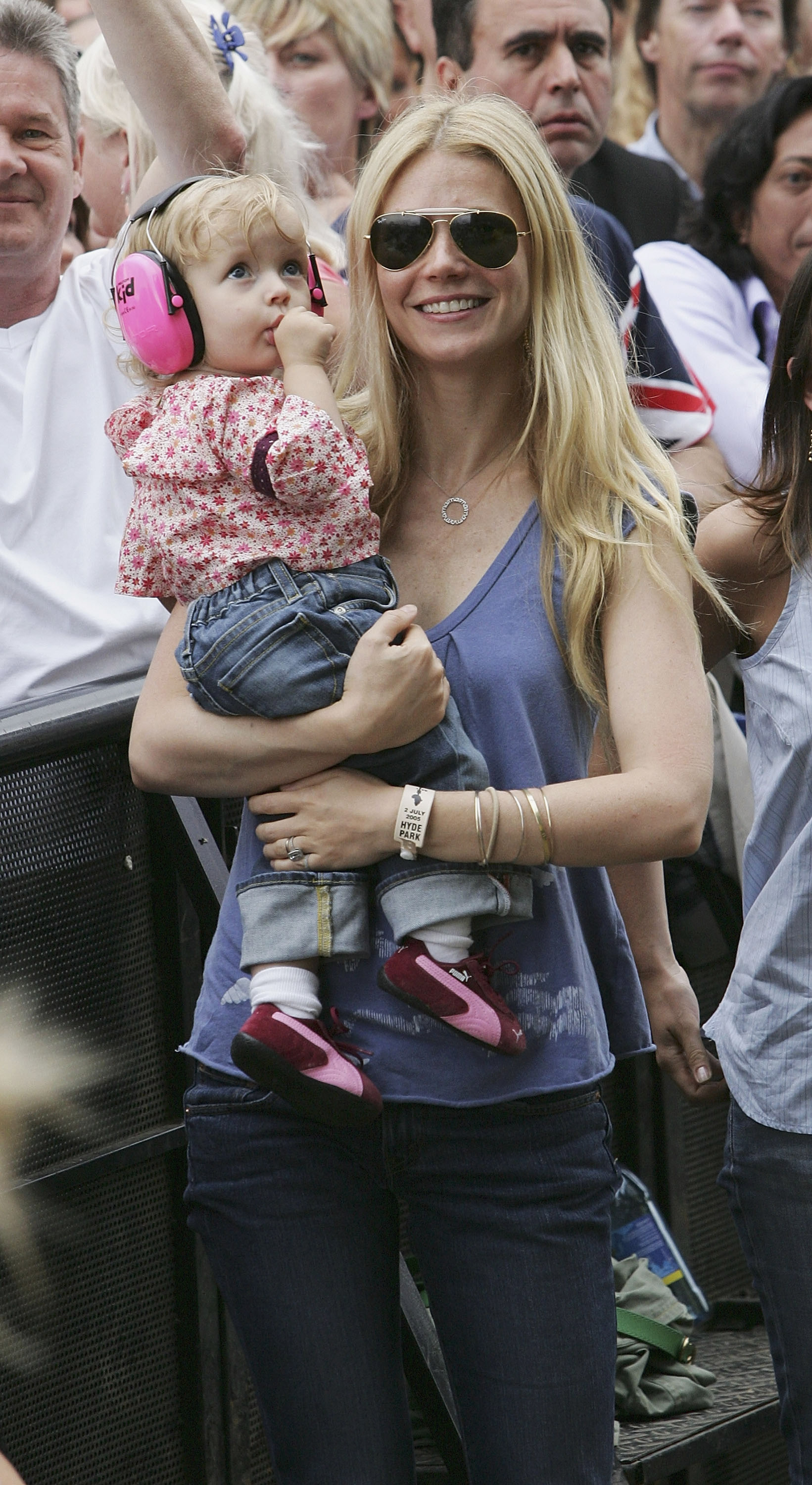 Gwyneth Paltrow with her daughter, Apple, during a Coldplay concert in Hyde Park on July 2, 2005, in London, England. | Source: Getty Images
