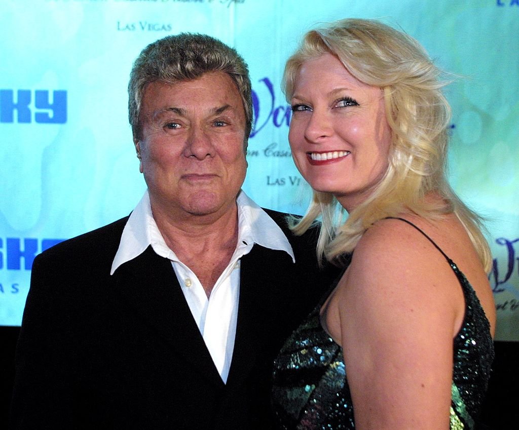 Tony Curtis and his wife Jill Vandenberg attend the Green Valley Ranch Station Casino's grand opening celebration on December 18, 2001 in Henderson, Nevada. | Photo: Getty Images