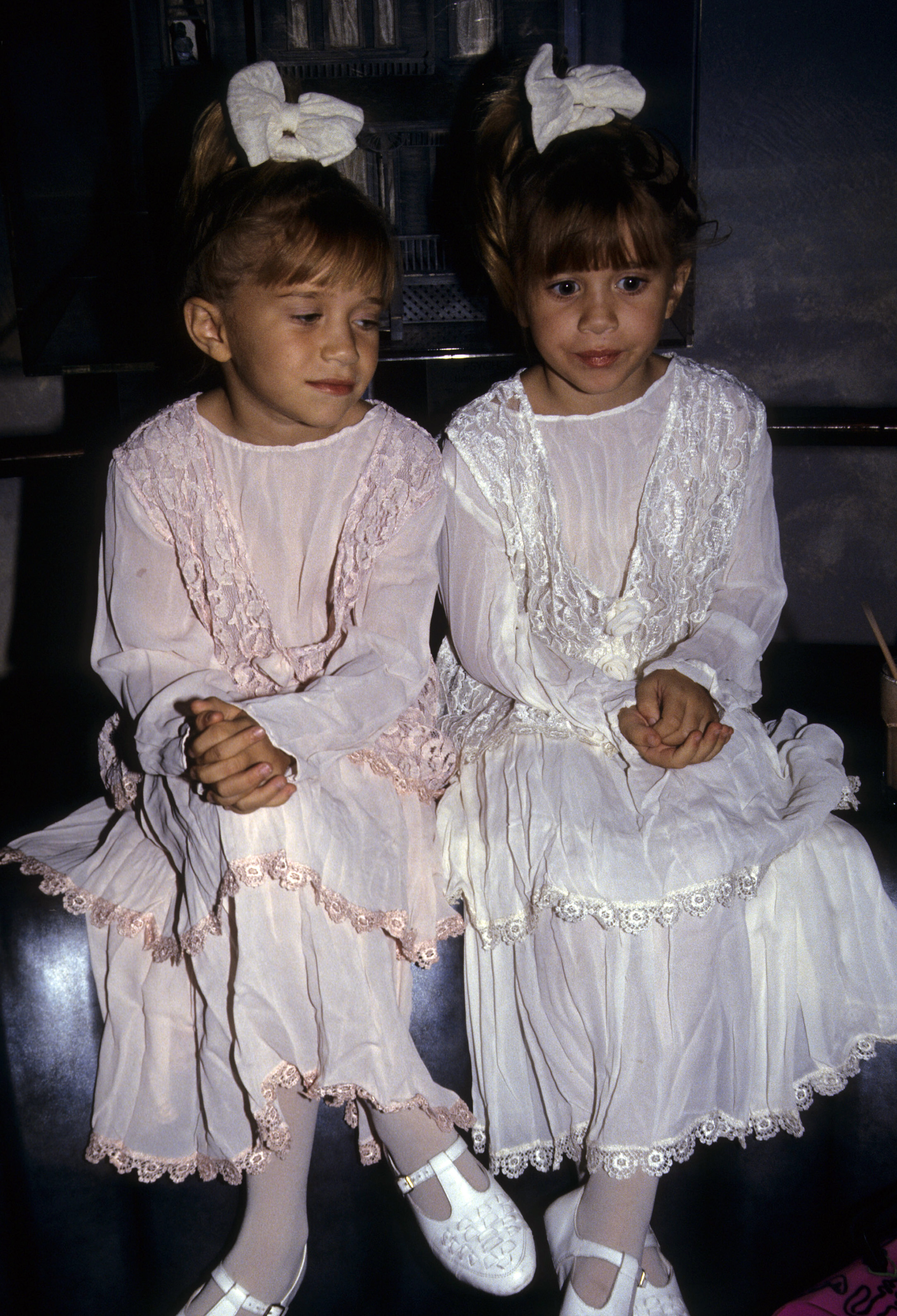 The Olsen twins, Mary-Kate and Ashley Olsen at Planet Hollywood in New York on October 5, 1993. | Source: Getty Images