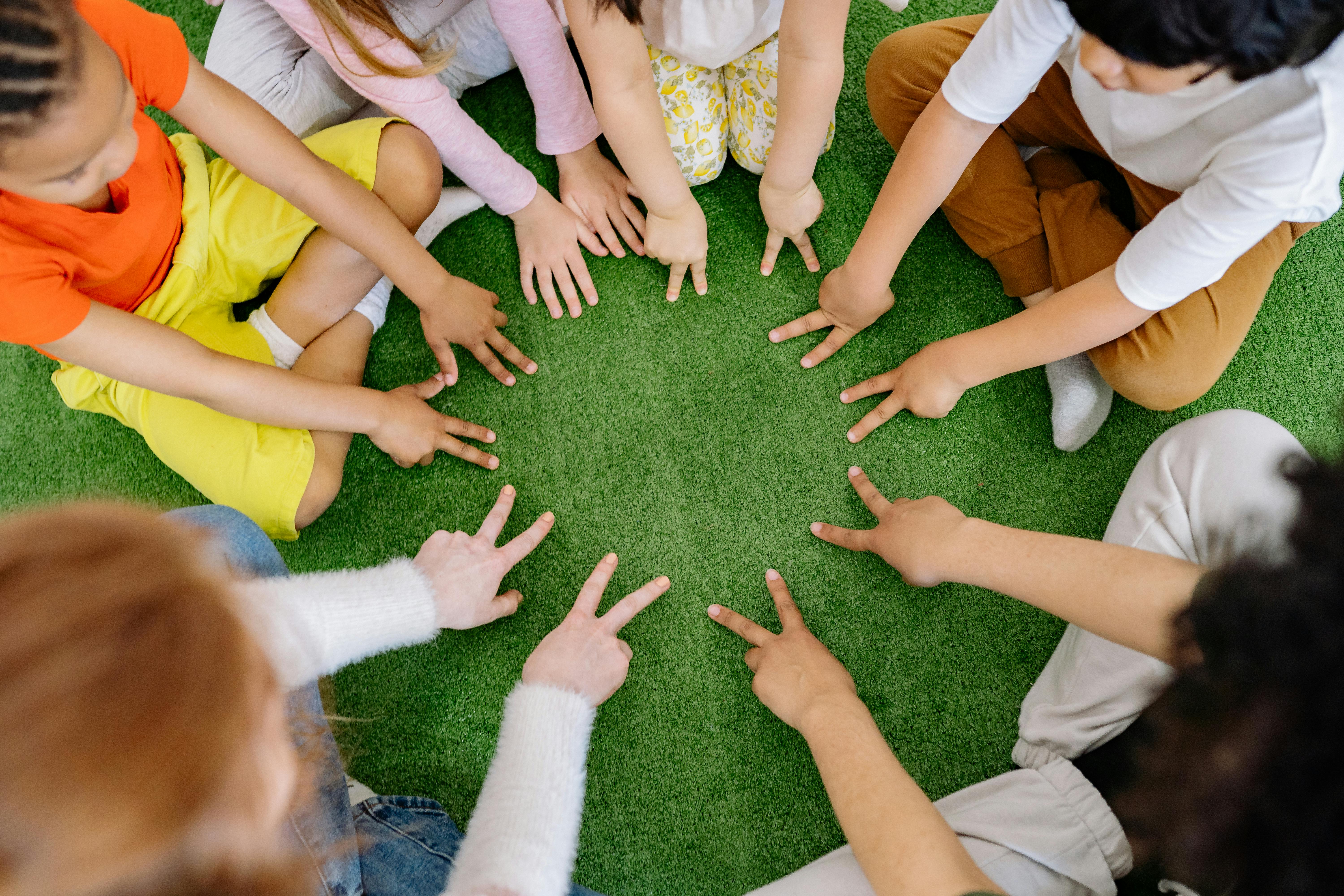 A group of children bonding in an exercise | Source: Pexels