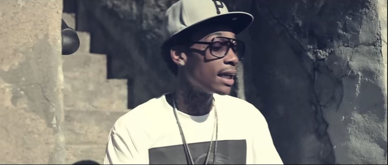 Wiz Khalifa sports oversized aviator sunglasses from his Eyetique collection, "The Elevators," in a scene from the "Black and Yellow" music video. | Source: YouTube/Wiz Khalifa