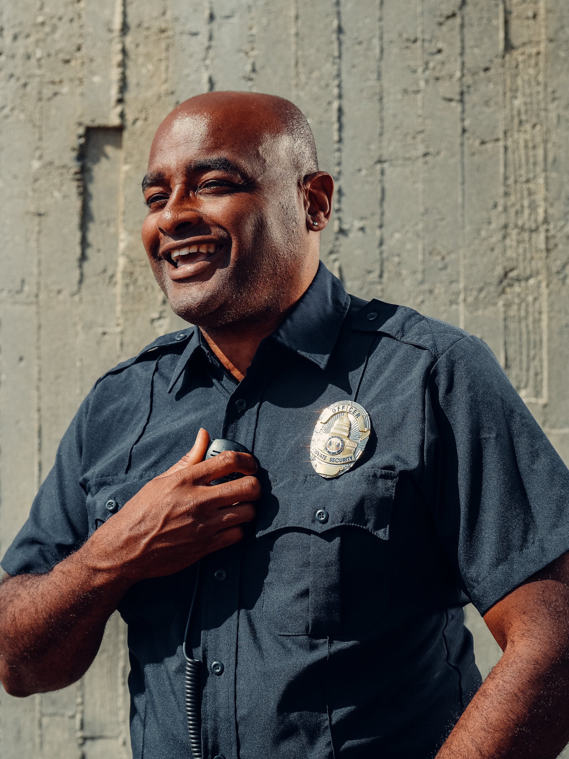 A cop smiling | Source: Pexels