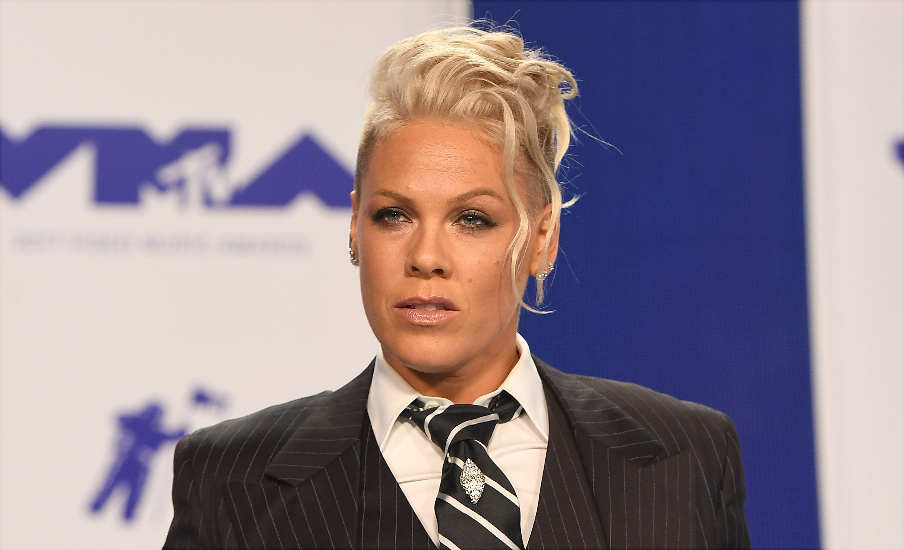 Singer Pink at the 2017 MTV Video Music Awards at The Forum on August 27, 2017 in Inglewood, California | Photo: C Flanigan/Getty Images