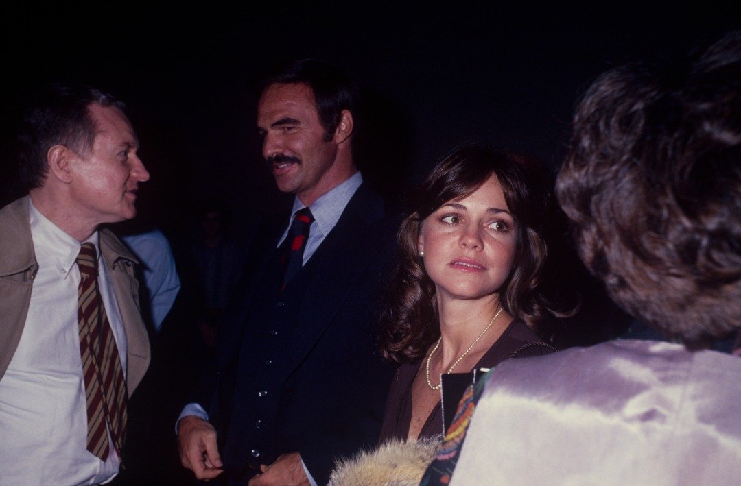 Sally Field with Burt Reynolds talking with friends; circa 1970; New York. | Source: Getty Images