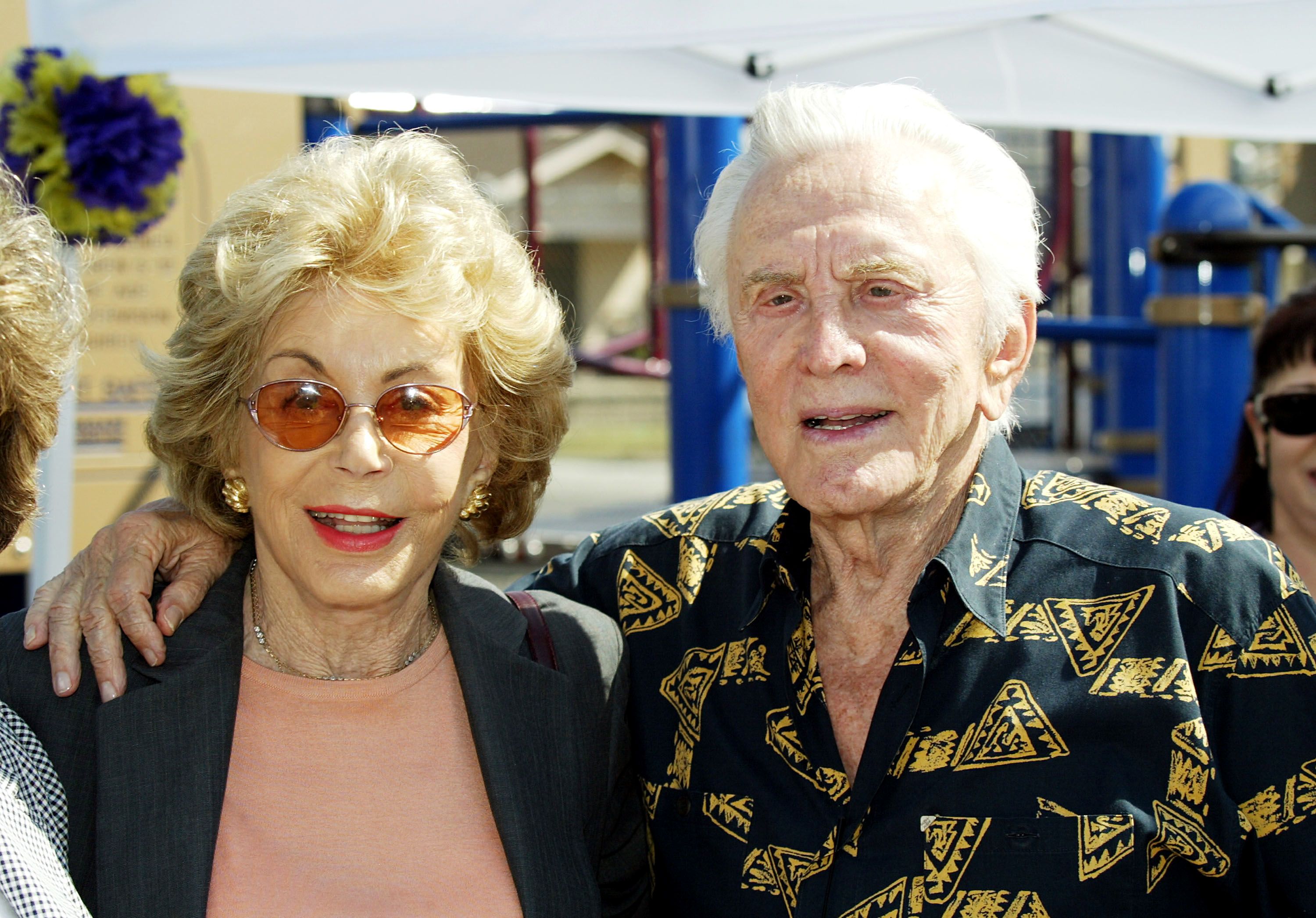 Kirk Douglas and wife Anne Douglas at Florence Avenue School on September 3, 2003 in South Los Angeles, California | Photo: Getty Images