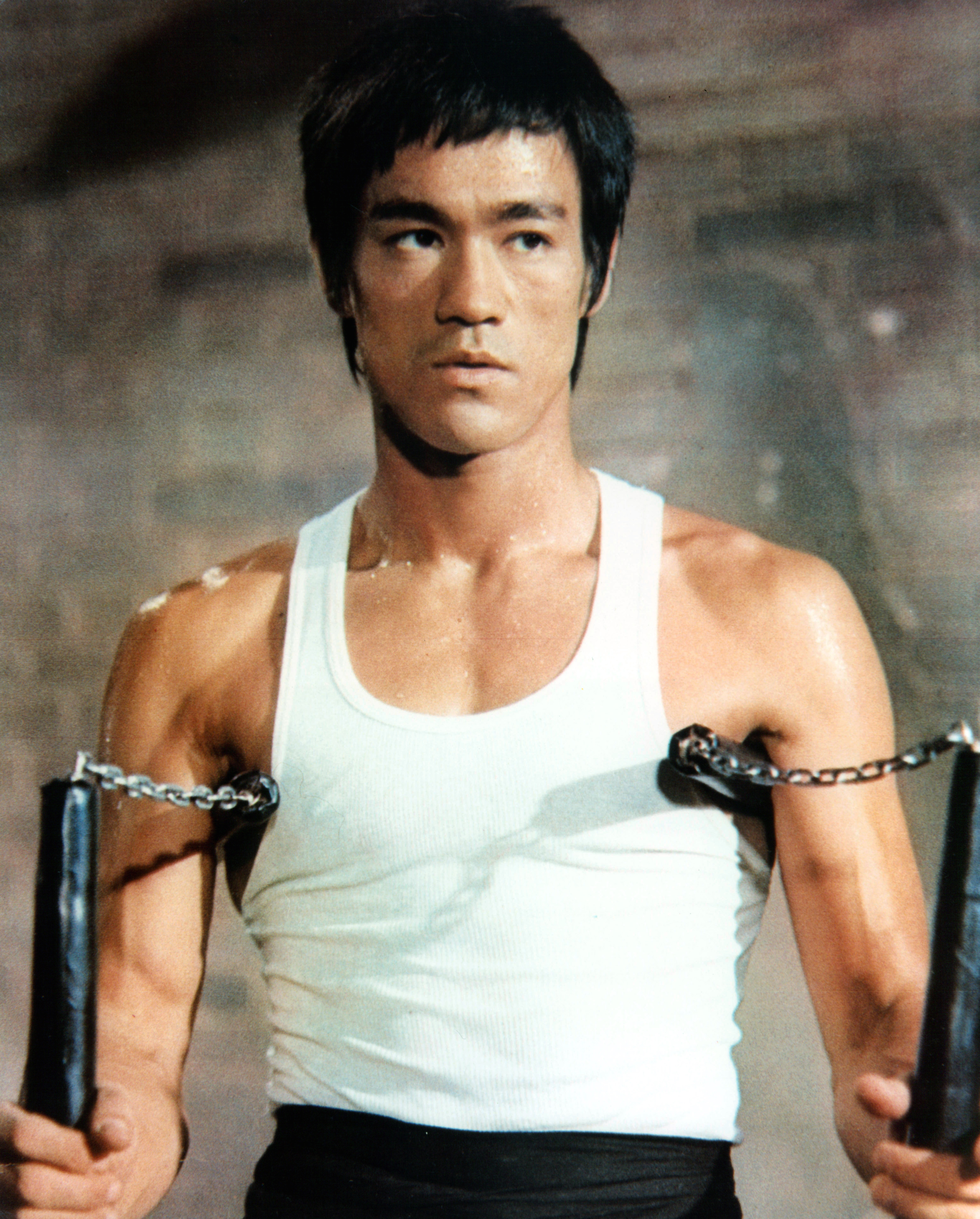 Bruce Lee posing in a portrait in 1972 | Source: Getty Images