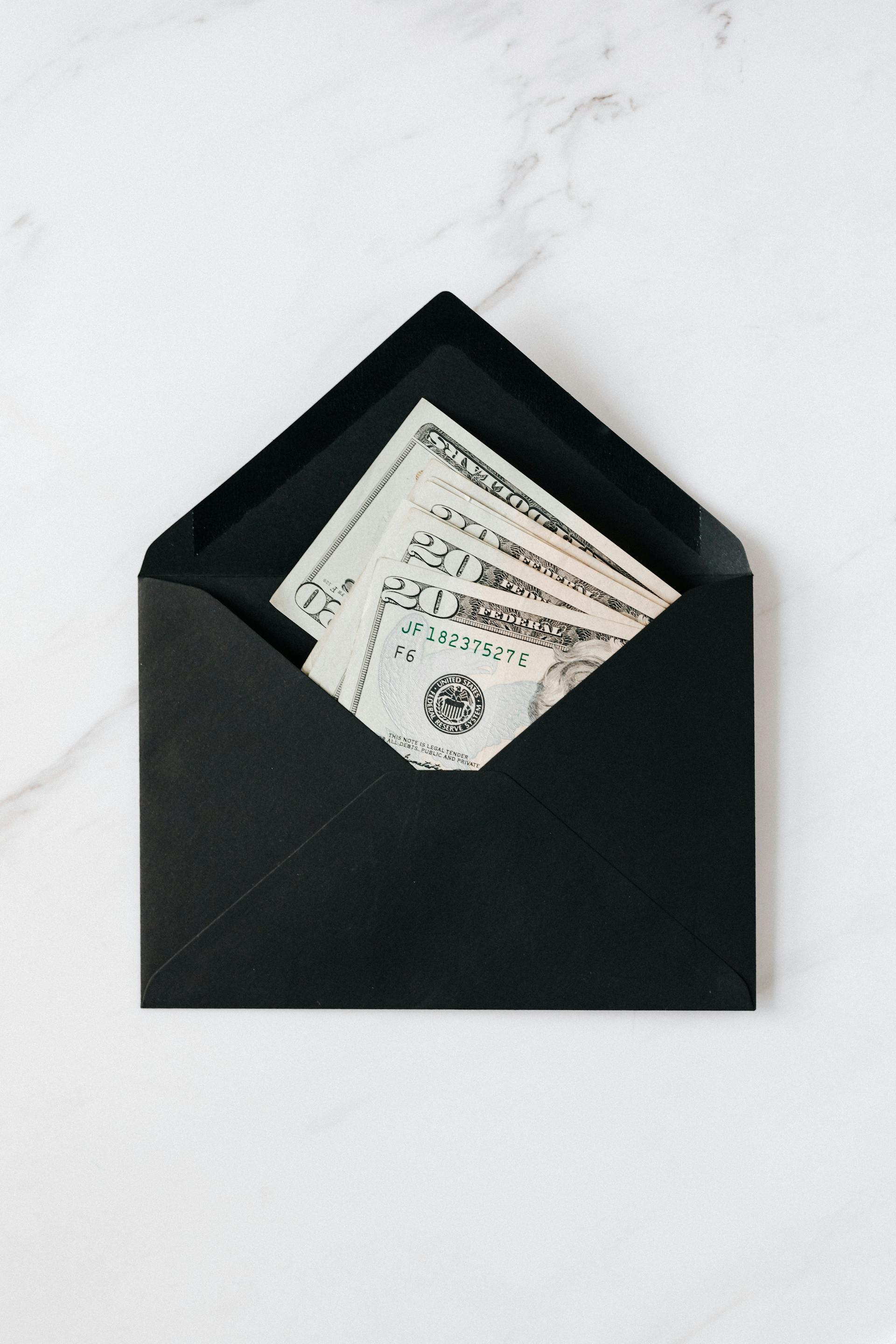 Money in an envelope | Source: Pexels