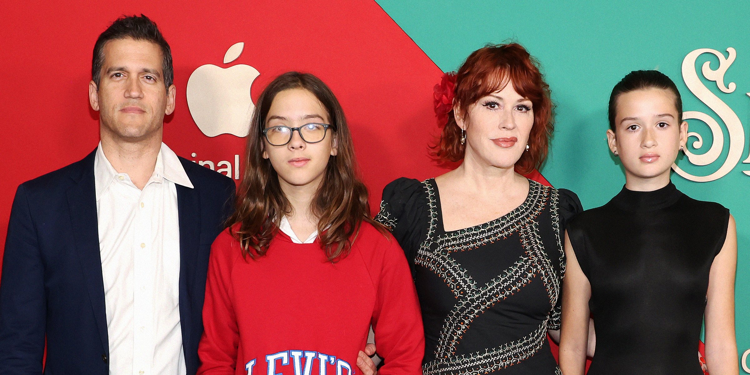Panio Gianopoulos, Roman Stylianos Gianopoulos, Molly Ringwald and Adele Gianopoulos | Source: Getty Images