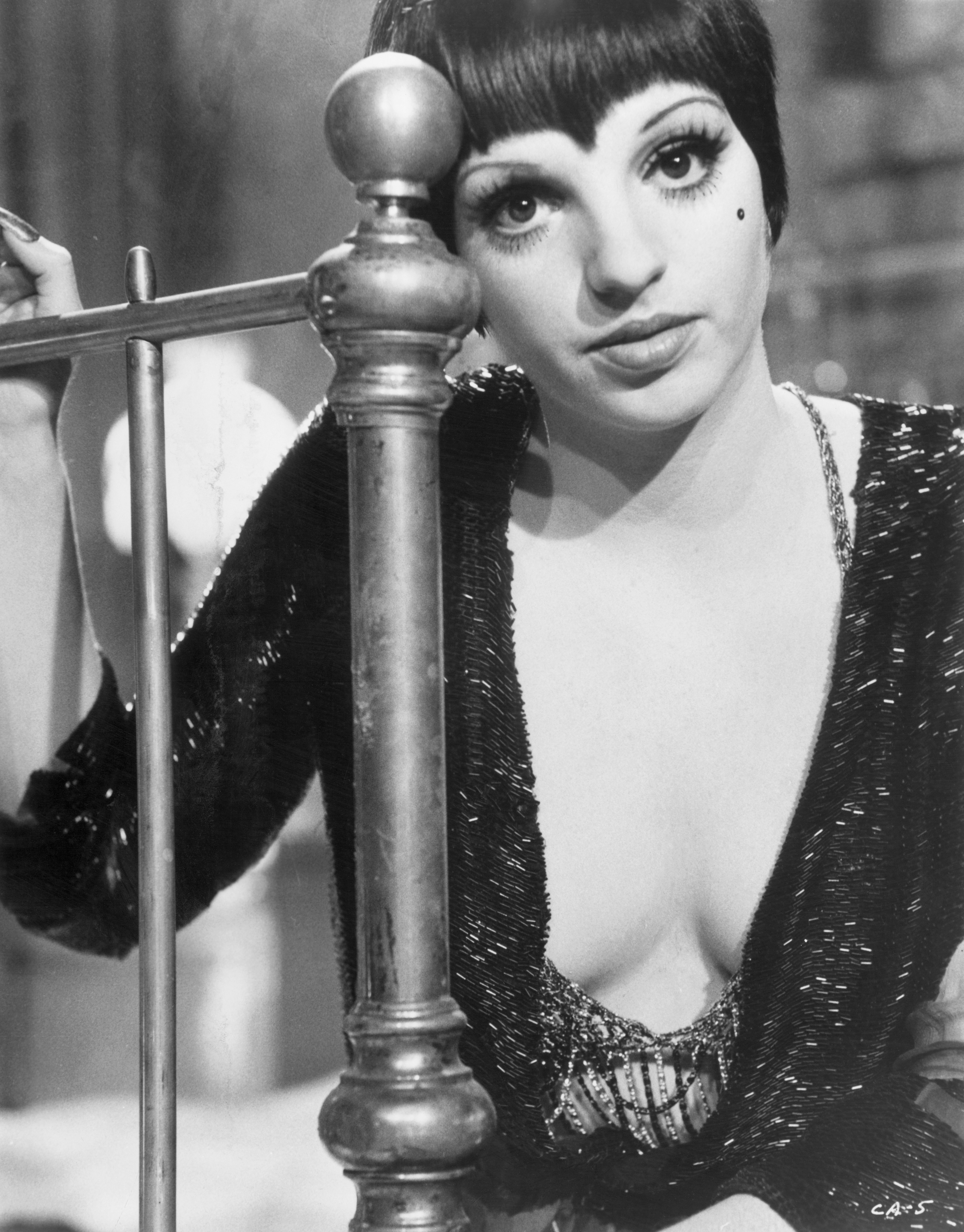Liza Minnelli as Sally Bowles in the 1972 film "Cabaret" directed by Bob Fosse. | Source: Getty Images
