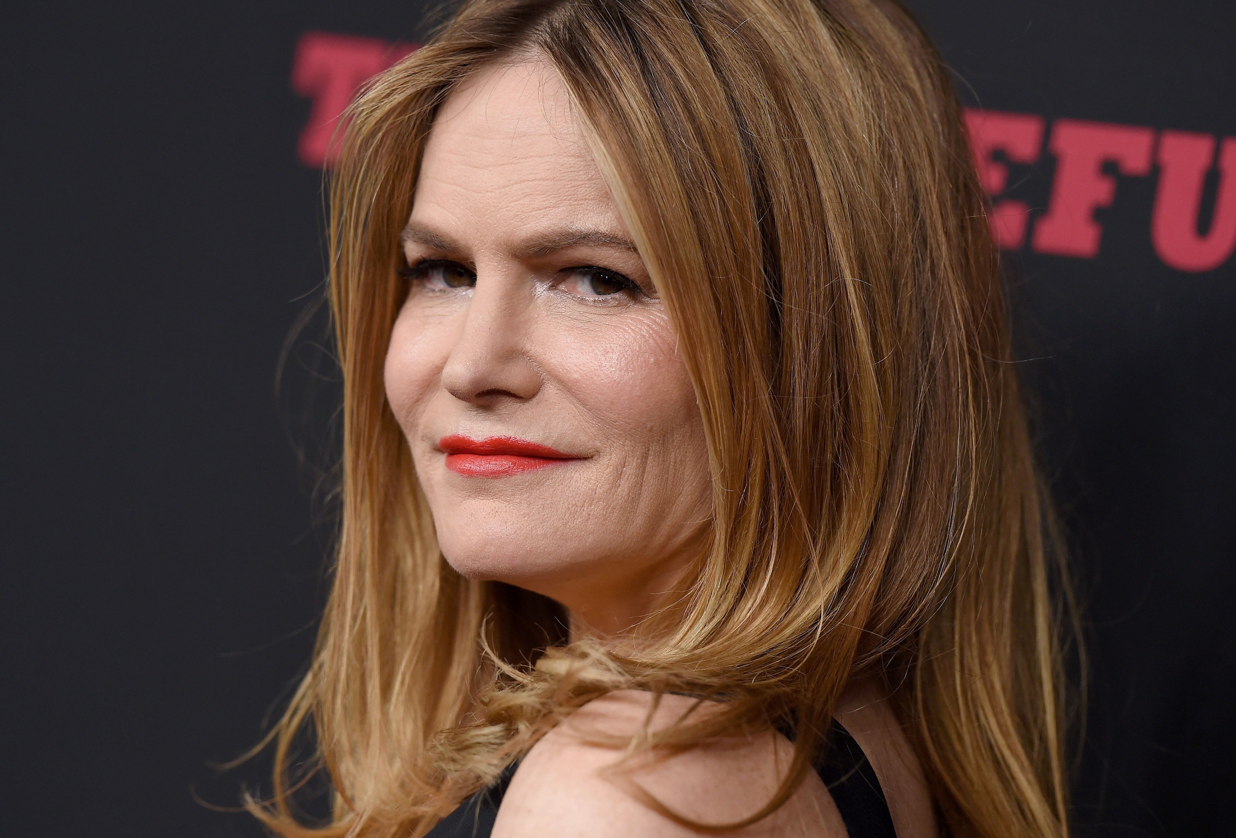 Actress Jennifer Jason Leigh arrives at the Los Angeles Premiere of 'The Hateful Eight' at ArcLight Cinemas Cinerama Dome on December 7, 2015 in Hollywood, California. | Source: Getty Images