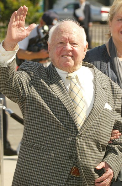 Mickey Rooney attends the memorial Mass for actor and comedian Bob Hope at the St. Charles Borromeo Catholic Church, August 27, 2003, in North Hollywood, California. | Source: Getty Images.