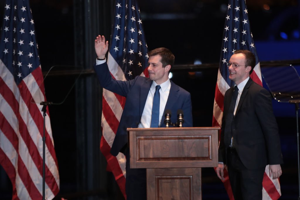 Pete Buttigieg and husband Chasten at the Century Center on March 01, 2020 | Photo: Getty Images
