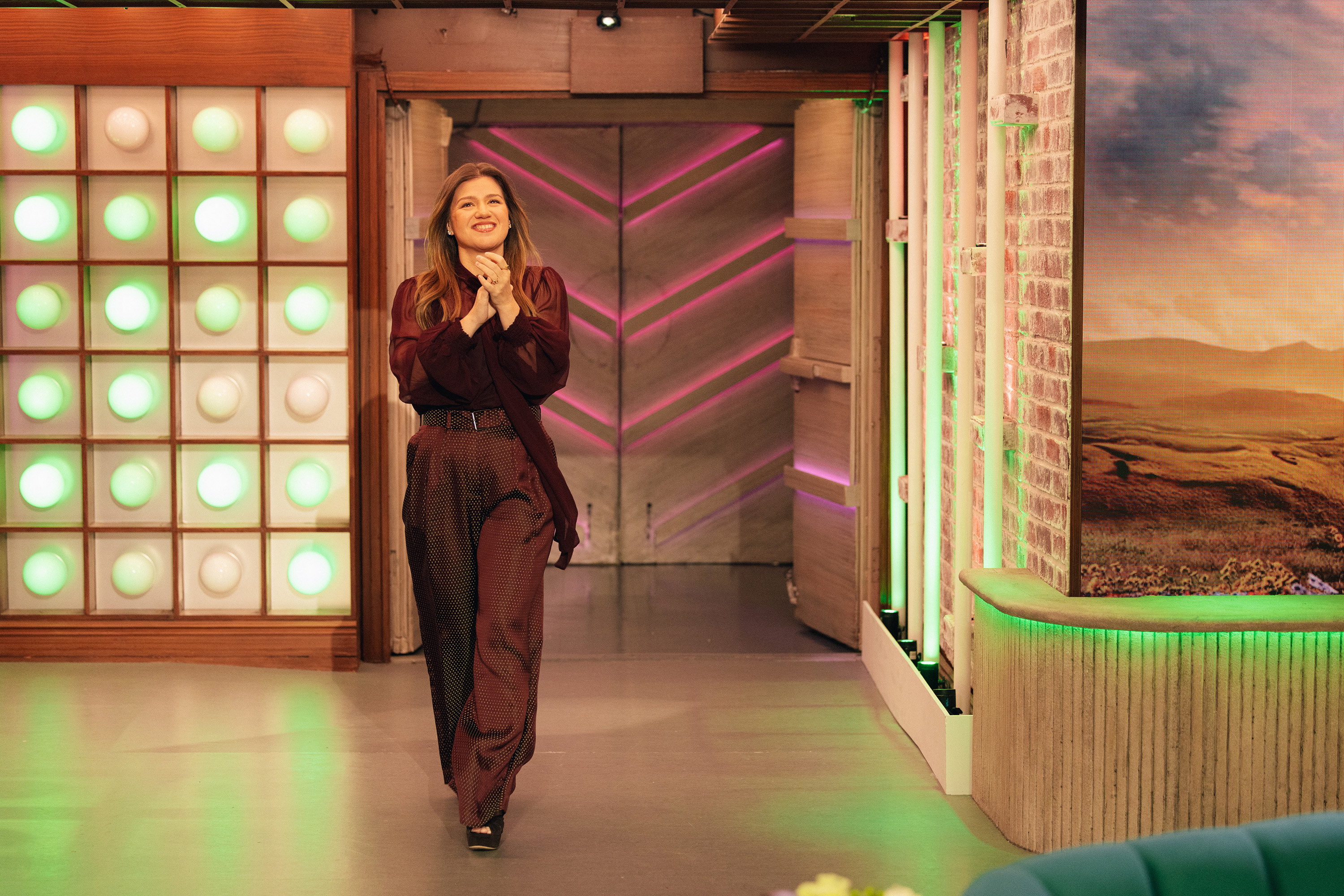 Kelly Clarkson appears on "The Kelly Clarkson Show" on November 20, 2025 | Source: Getty Images