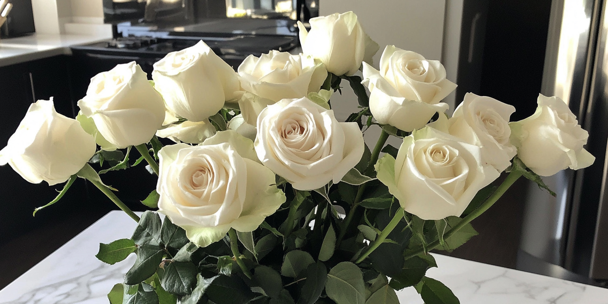 A bouquet of white roses on a kitchen countertop | Source: AmoMama