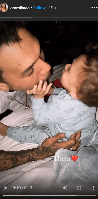 Singer, Chris Brown and his son, Aeko, seen playing together on a bed. | Photo: Instagram/https://www.instagram.com/ammikaaa