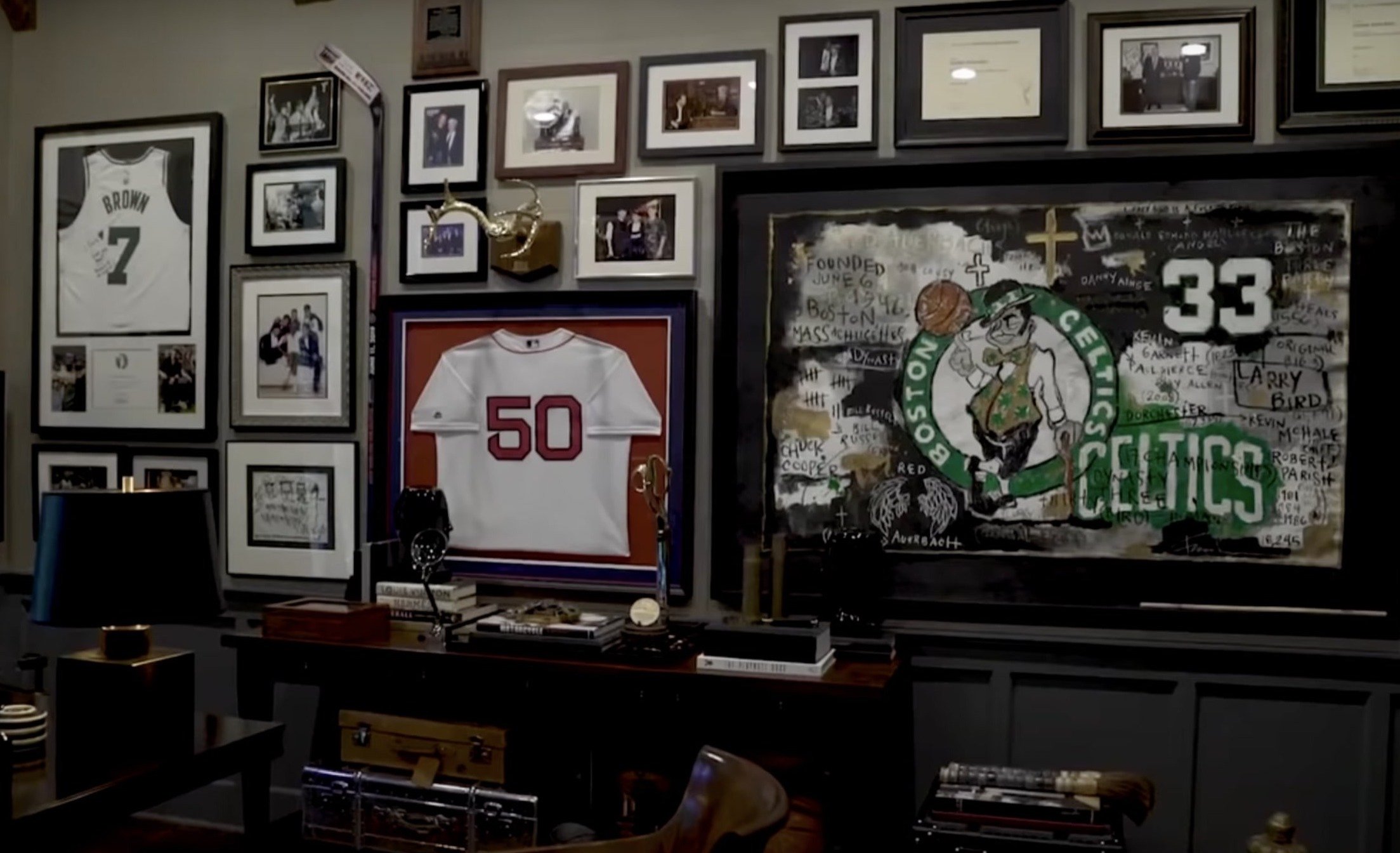 Donnie Wahlberg’s home office | Source: Youtube.com/people