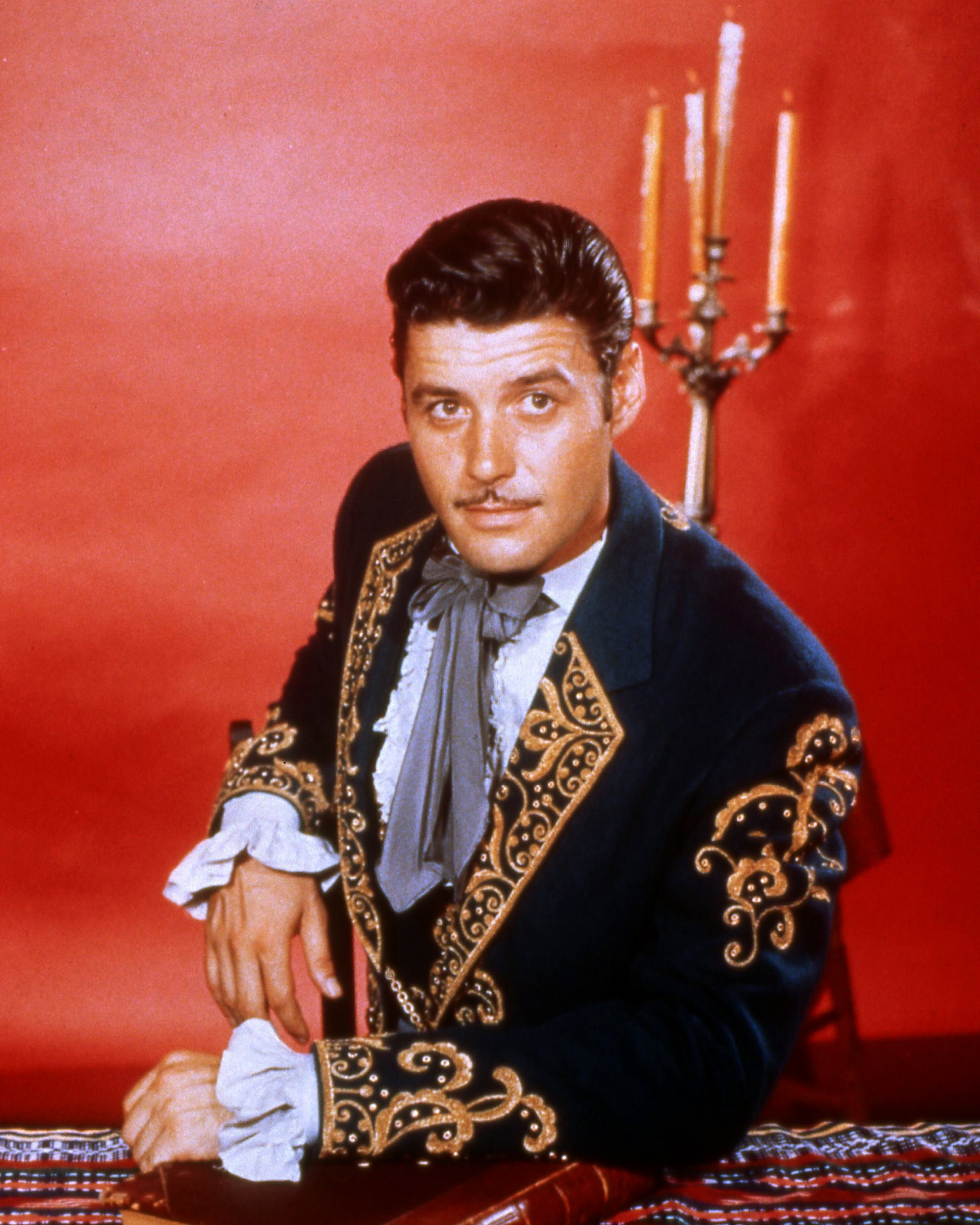 Guy Williams in a publicity picture for "Zorro" circa 1957 | Photo: Getty Images