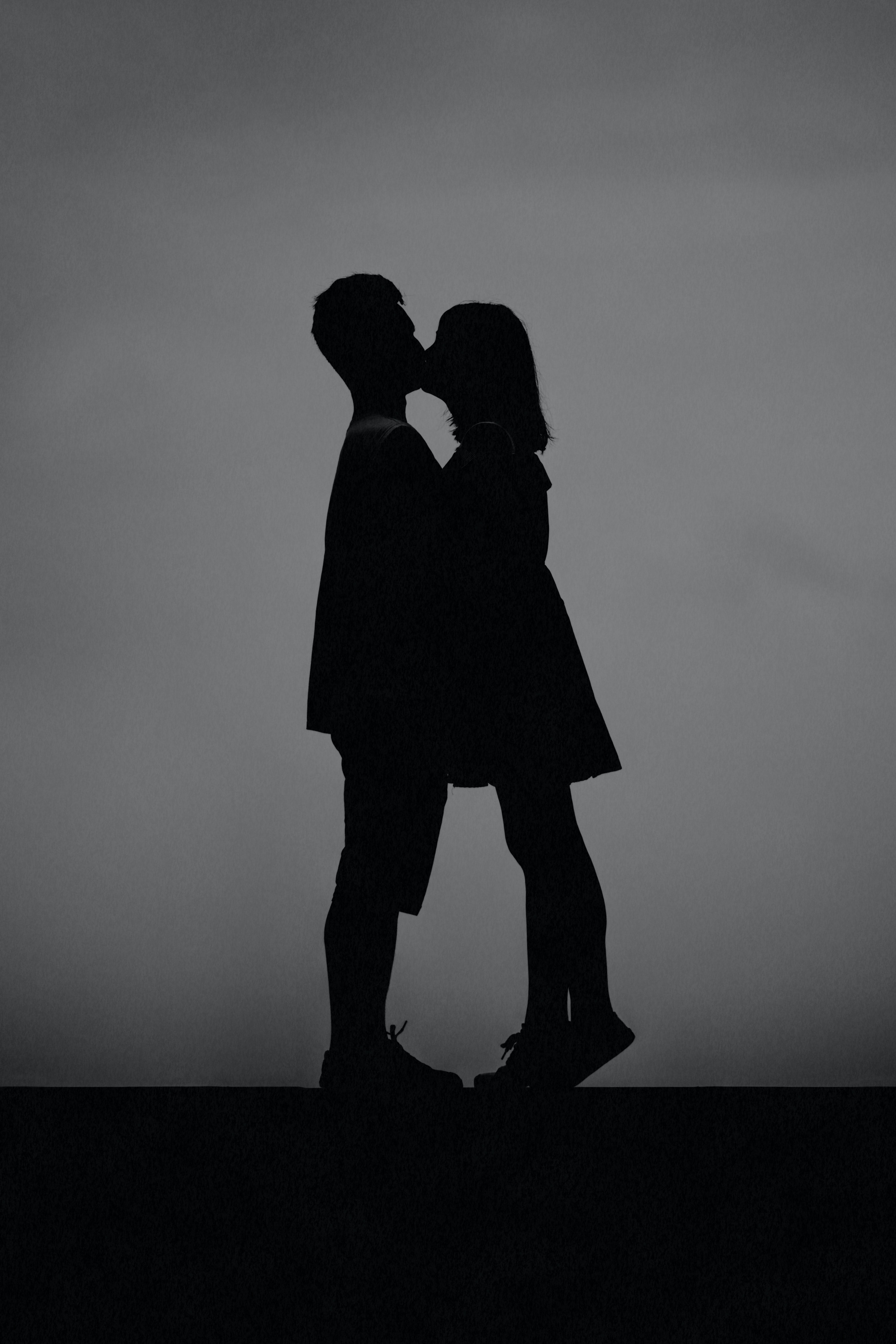 Two people kissing. | Source: Unsplash