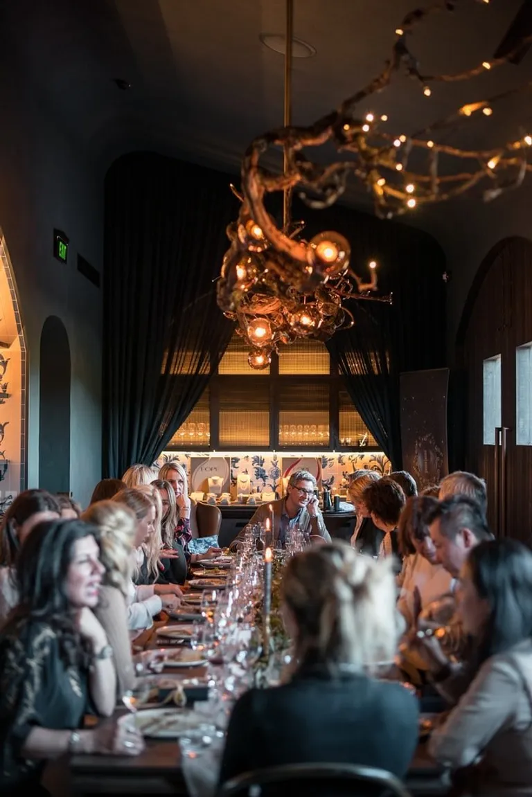 Les West ont fini par manquer le dîner de répétition | Source : Unsplash