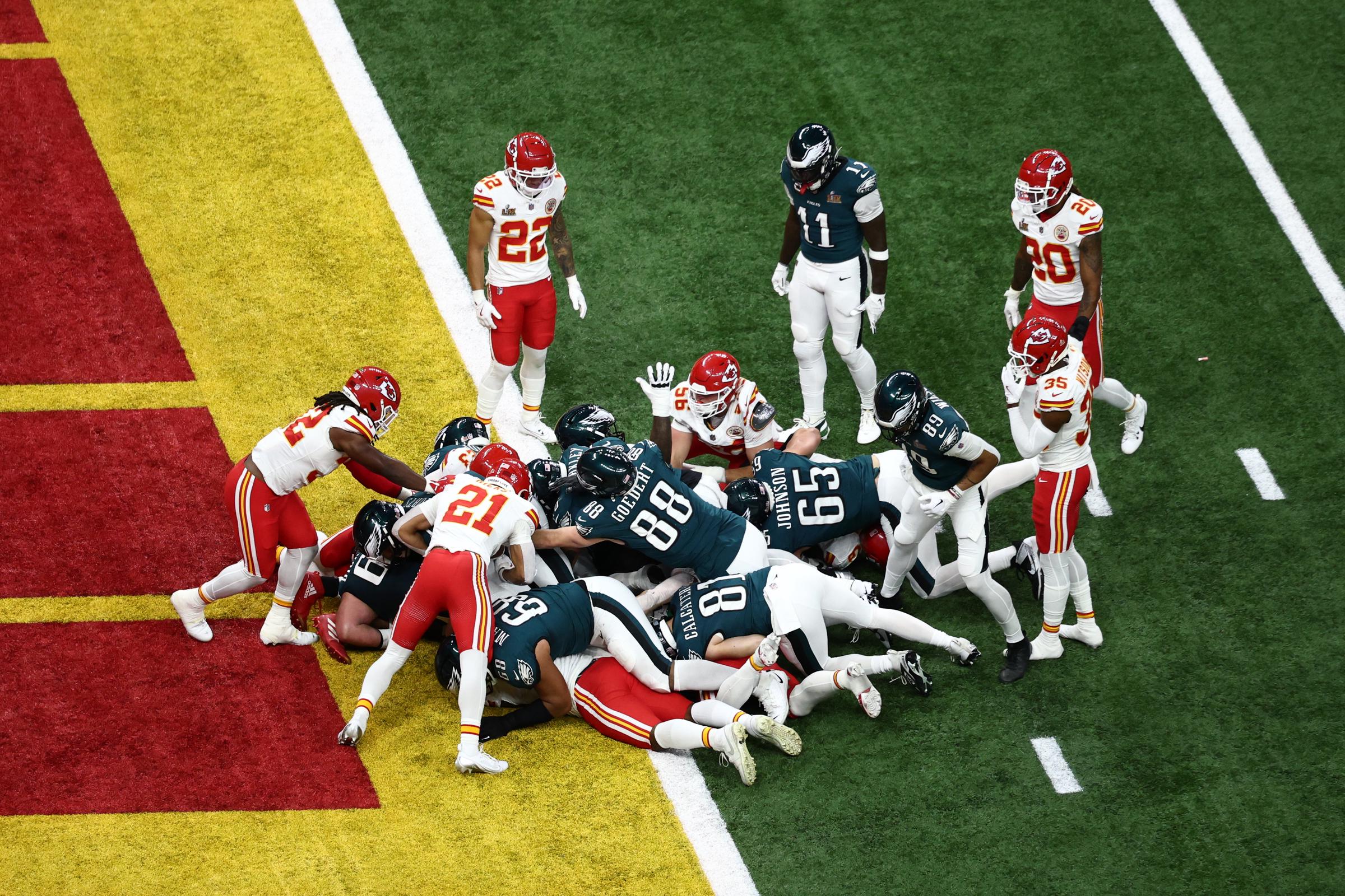 The Kansas City Chiefs and the Philadelphia Eagles during the Super Bowl. | Source: Getty Images