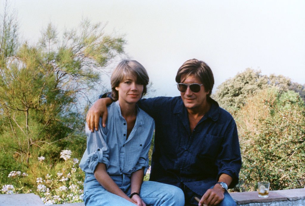 Jacques Dutronc et Françoise Hardy posent en 1991 dans leur propriété de Monticello, en Corse. | Photo : Getty Images