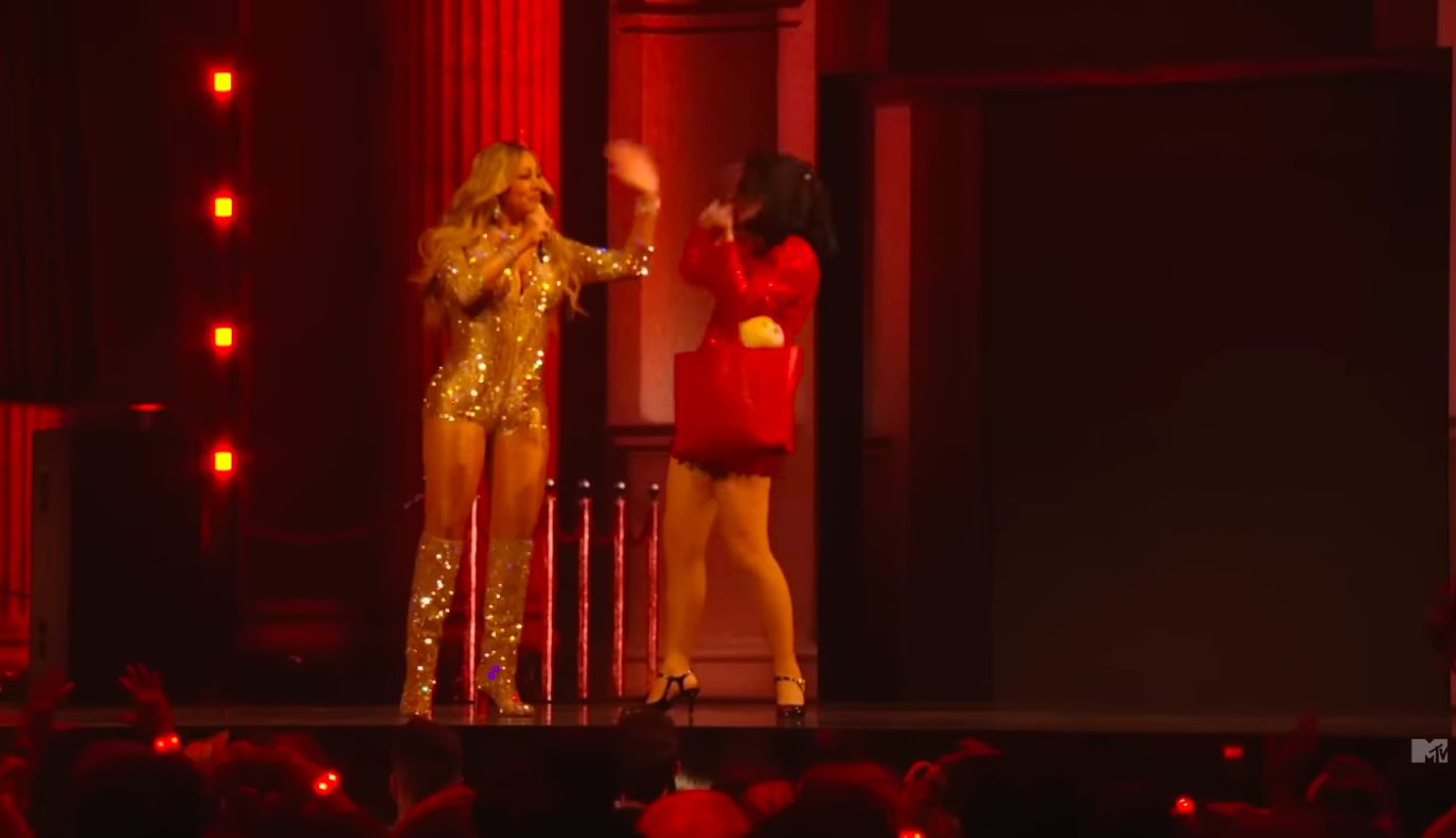 Mariah Carey fake slapping her alter ego. | Source: YouTube/MTV