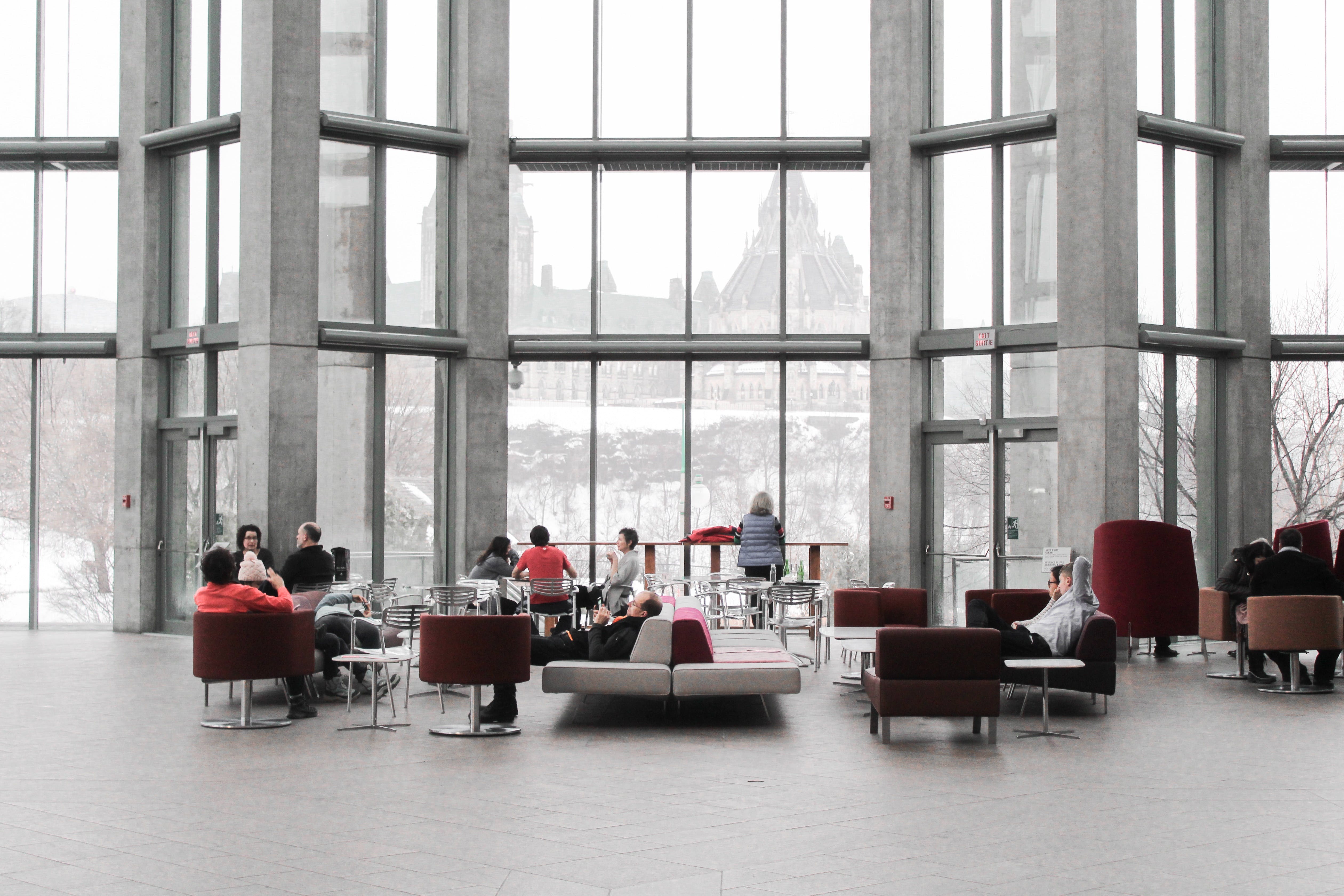 An airport lounge | Source: Pexels