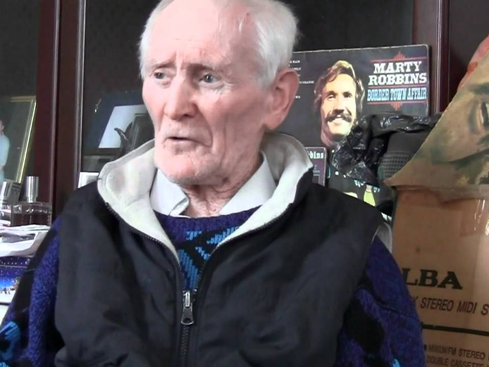 Ellis est médecin depuis 1948. | Photo: YouTube / Matt Ellis Ellis est médecin depuis 1948. | Photo: YouTube / Matt Ellis