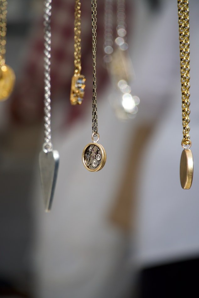 Un assortiment de bijoux. l Source : Unsplash