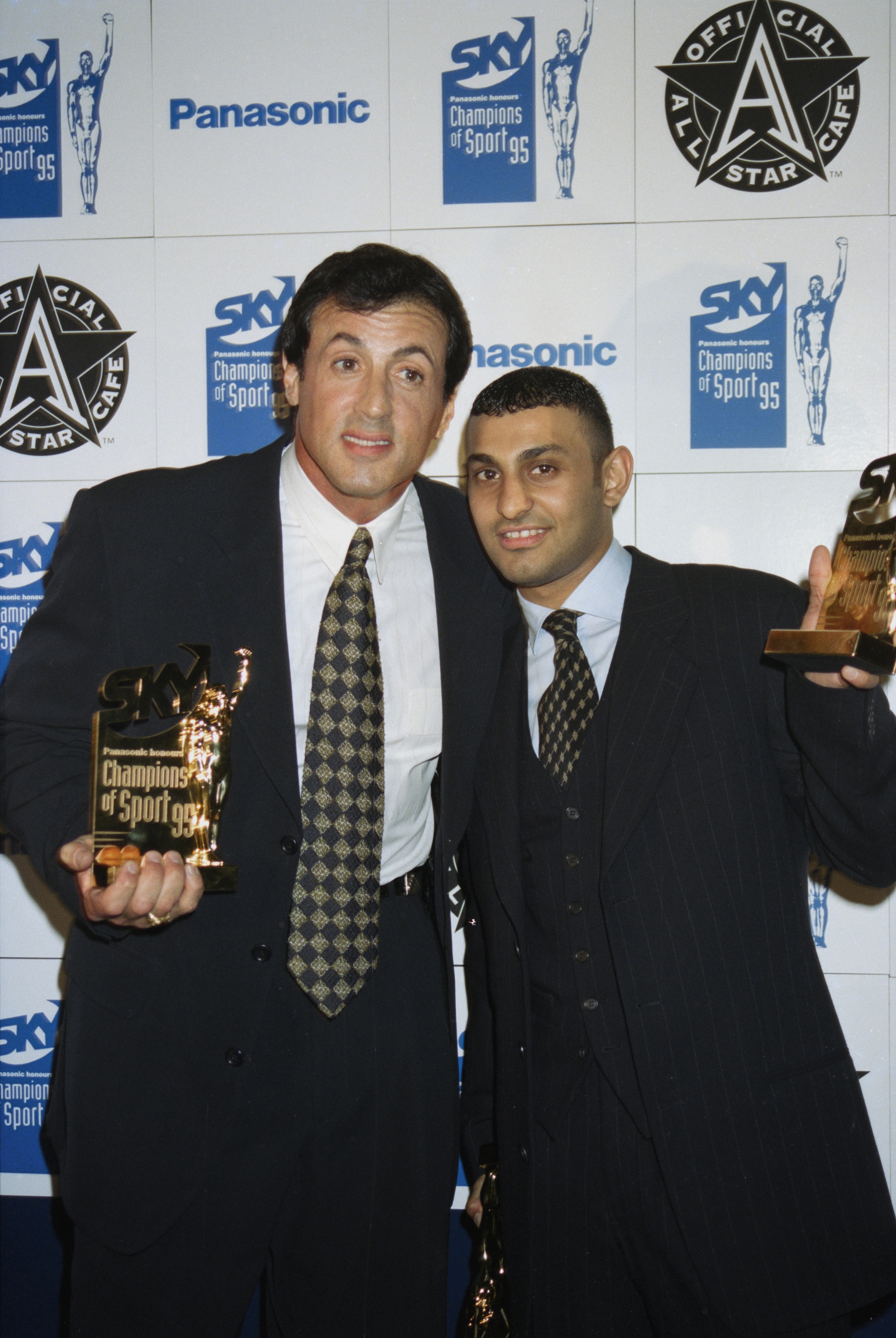 Sylvester Stallone and Naseem Hamed at the Sky Champions of Sport event on January 1, 1996 in London, England. | Source: Getty Images