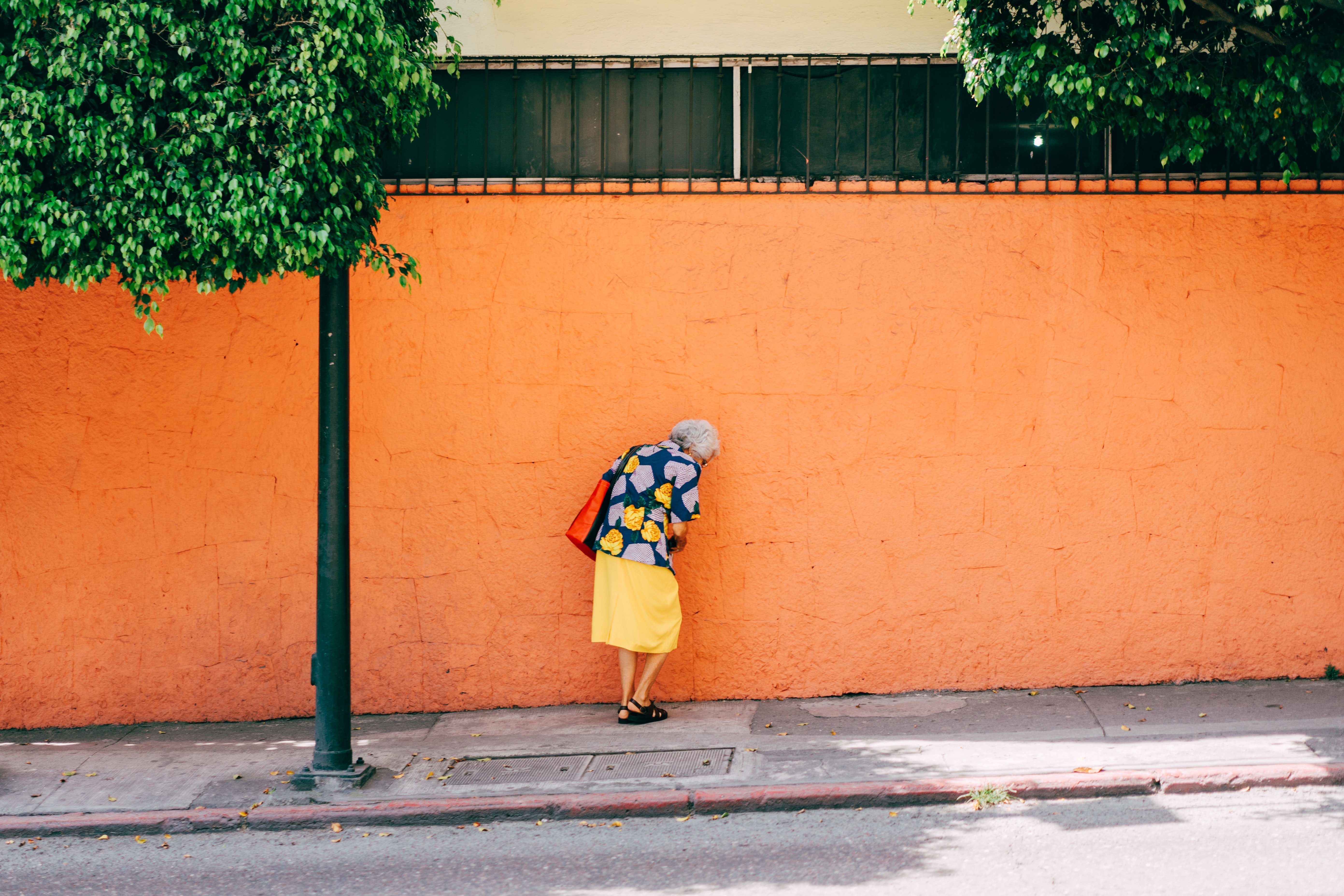 OP followed the woman to verify the truth | Photo: Unsplash  